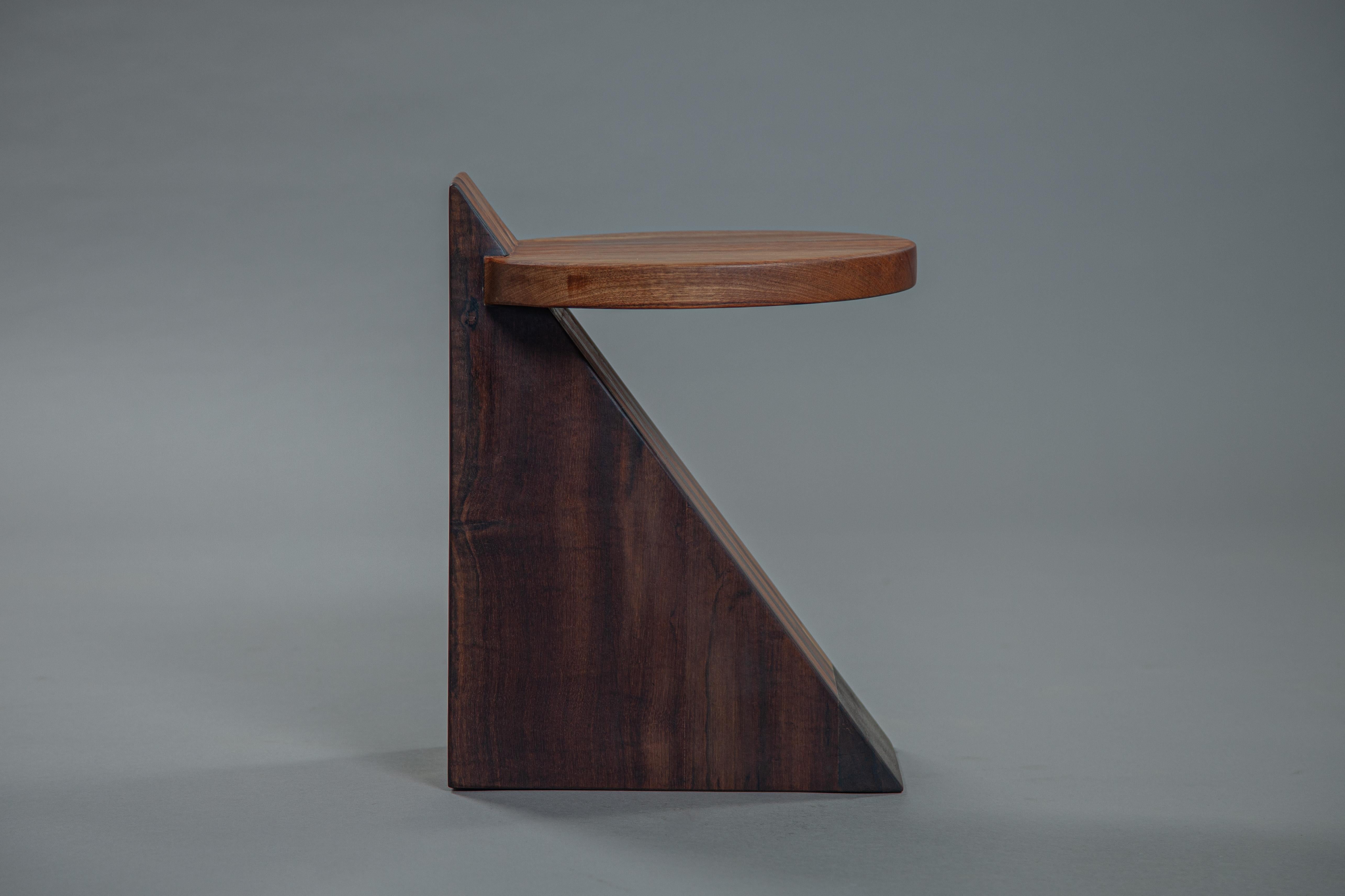 Tabouret Inácio en bois massif brésilien. en vente 3