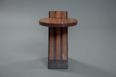 Sgabello Inácio in legno massiccio brasiliano.