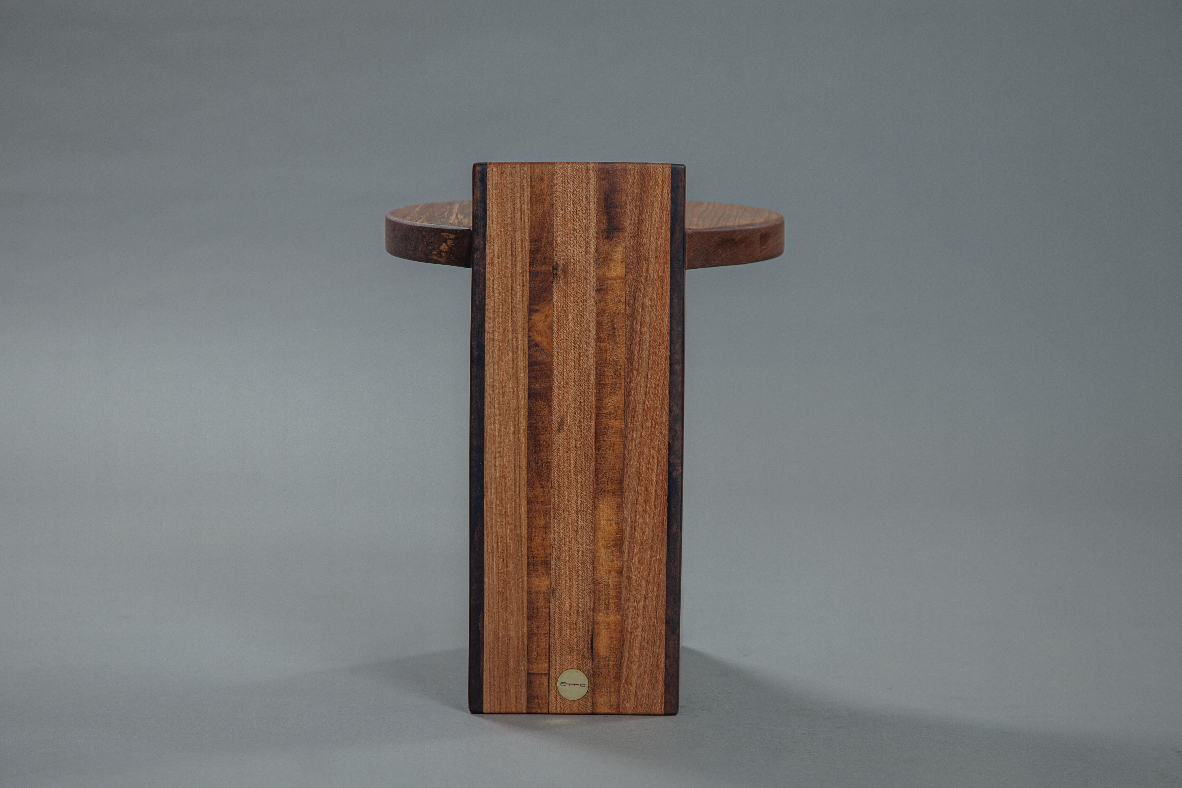 Tabouret Inácio en bois massif brésilien. en vente 1