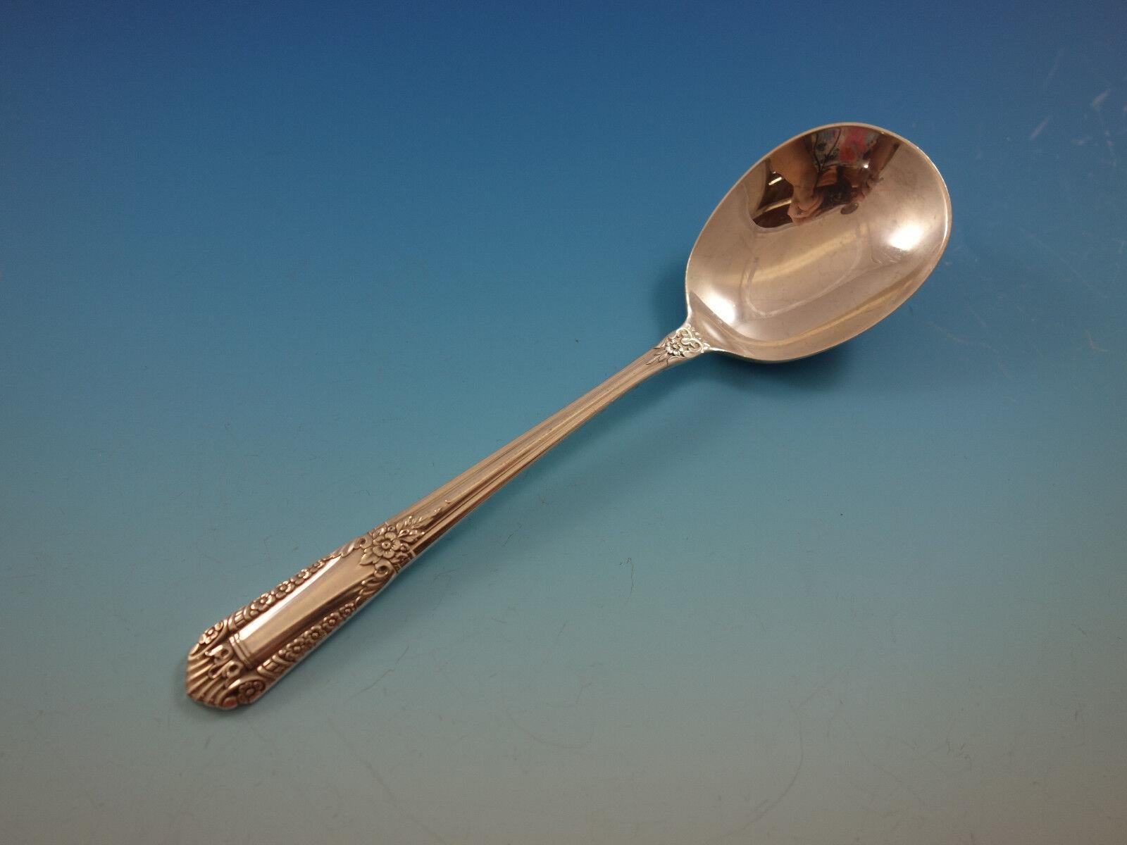 Inaugural by State House Grille Size Sterling Silber Besteck - 44 Teile. Gabeln und Messer in Grillgröße haben lange Griffe, wie auf dem Foto zu sehen. Dieses Set enthält:

8 Messer in Grillgröße, 8 3/8
