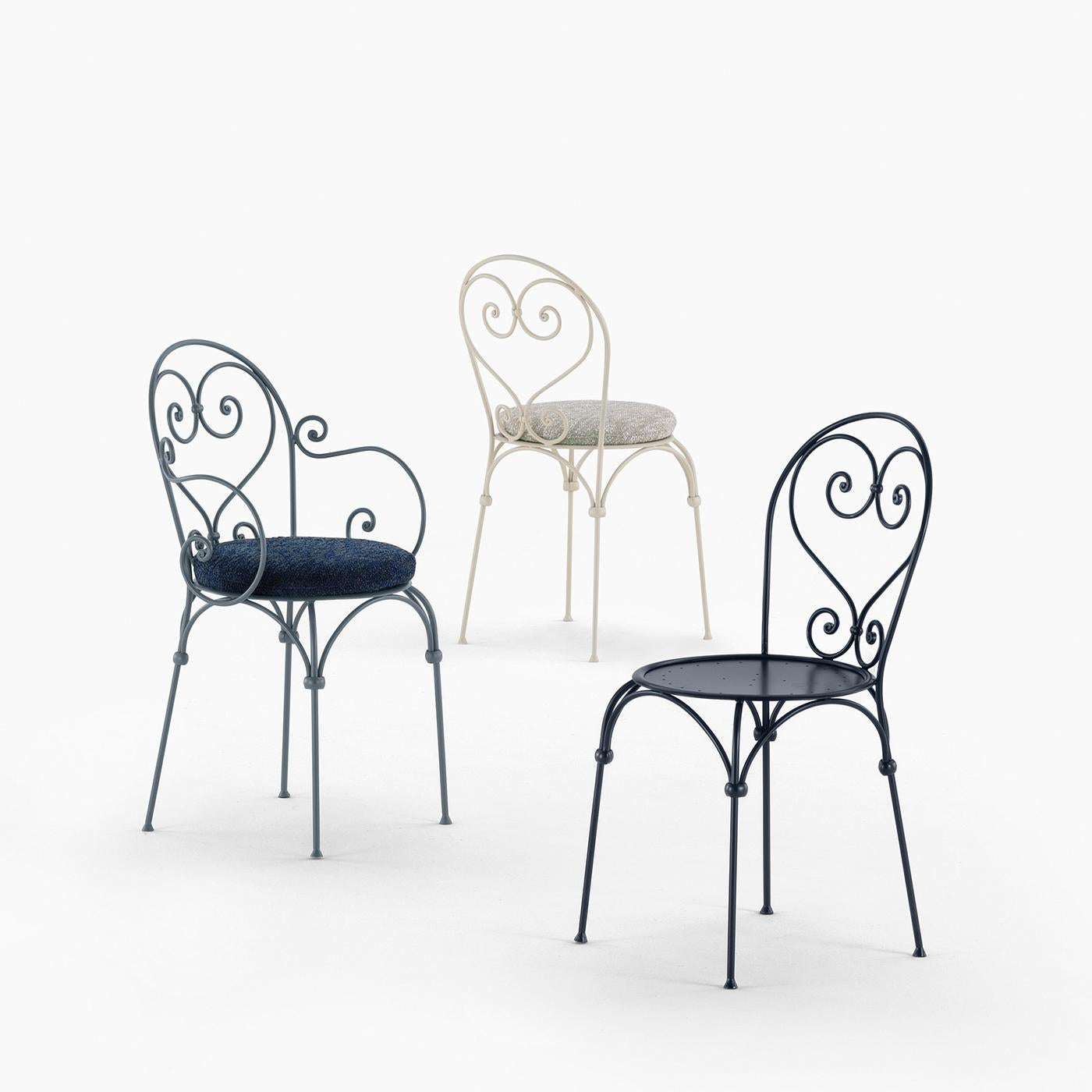 Feminine profiles traced by harmonious curves lend this chair its distinctive romantic allure. Sure to find its ideal positioning in sophisticated patios or gardens, it flaunts a luminous white-toned powder coating maximizing the weatherability of