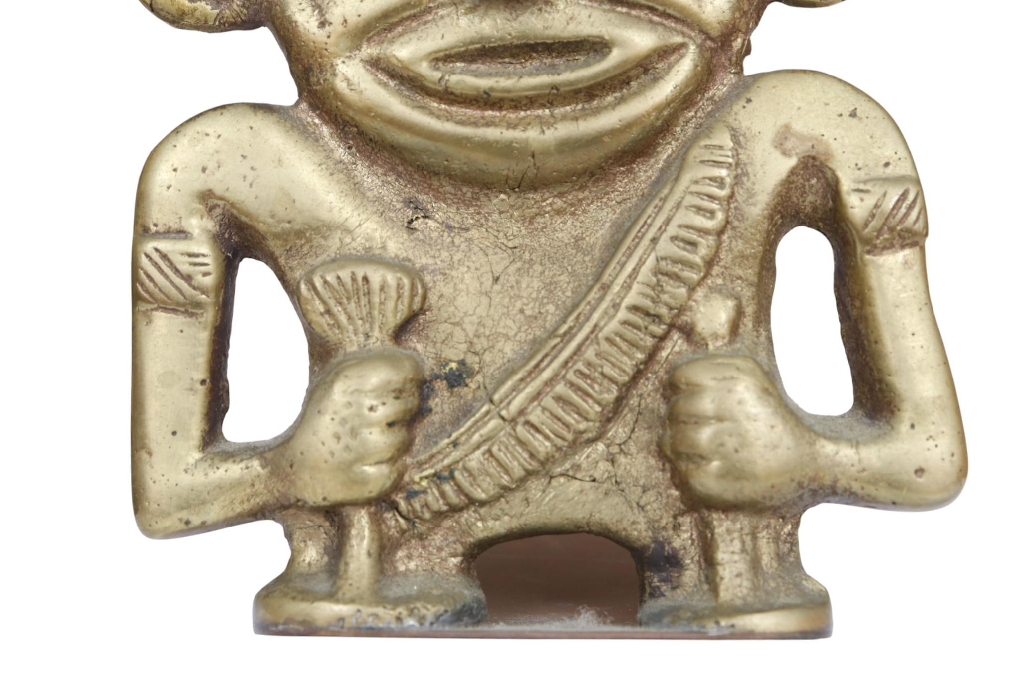 Par de Sujetalibros de Latón con Deidad Inca en venta 1