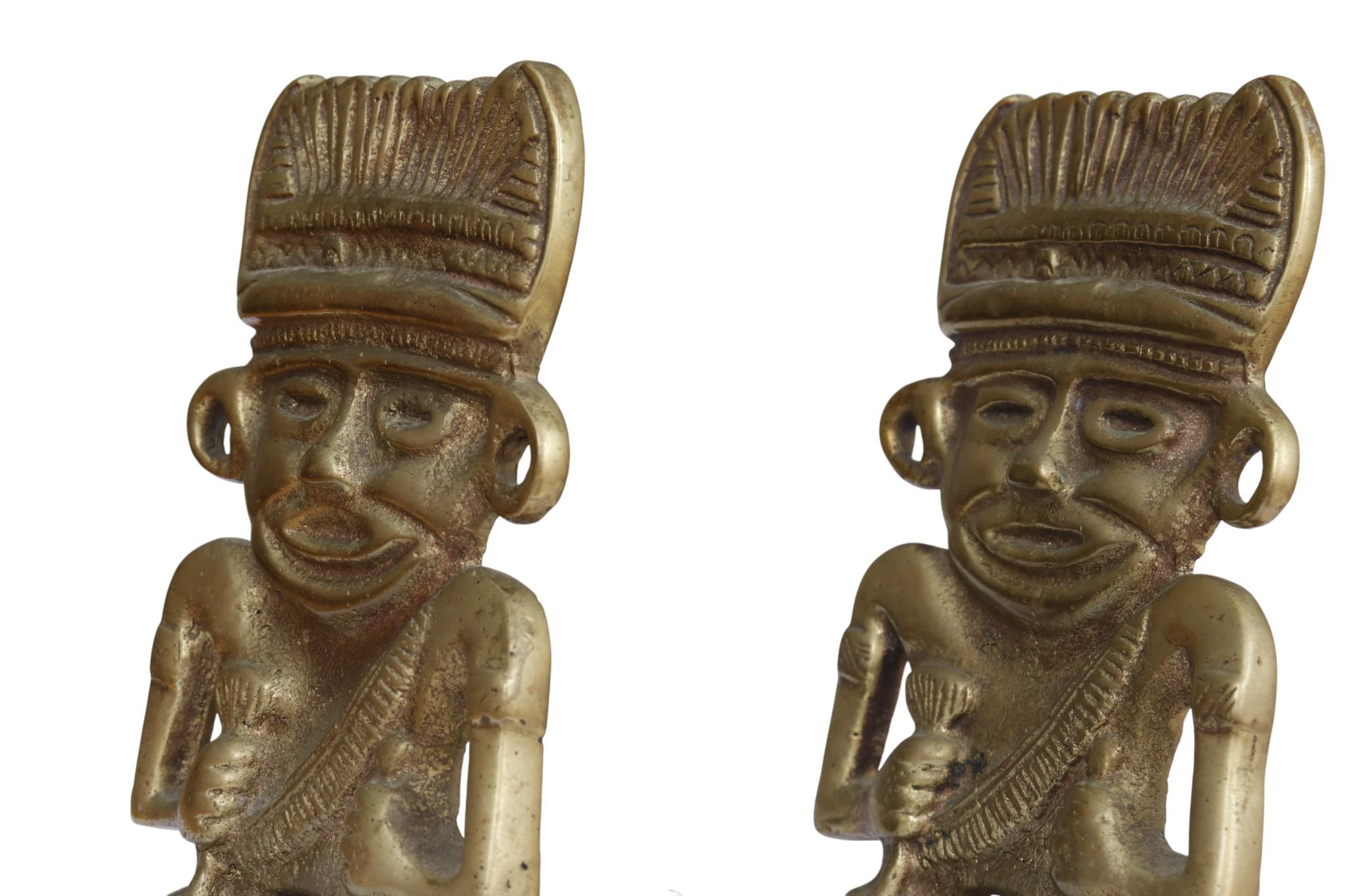 Par de Sujetalibros de Latón con Deidad Inca en venta 2
