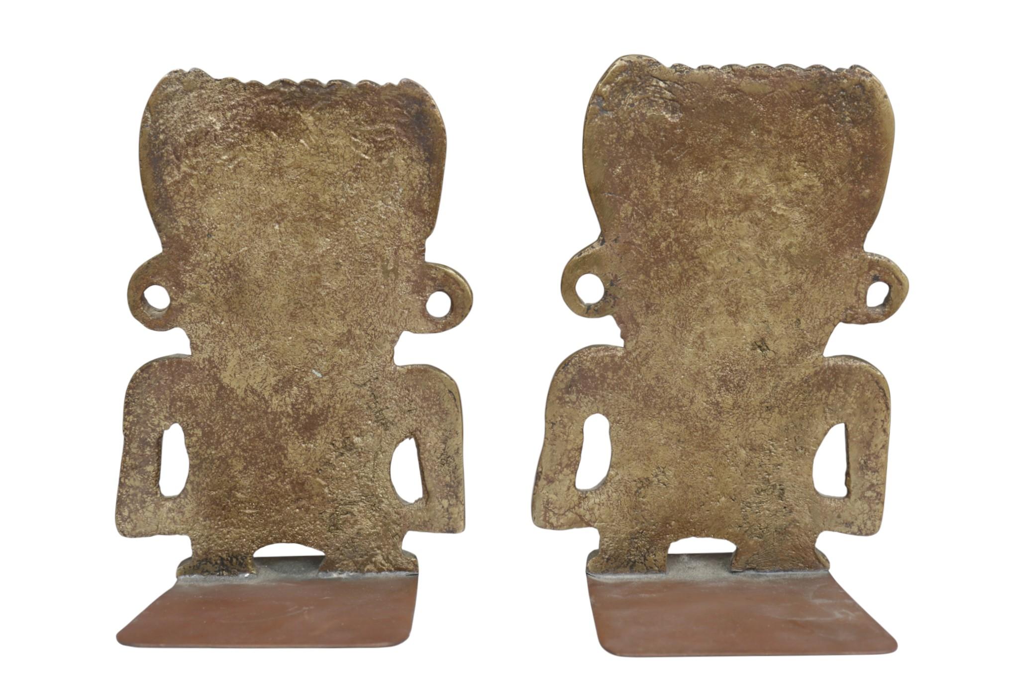 Par de Sujetalibros de Latón con Deidad Inca en venta 4