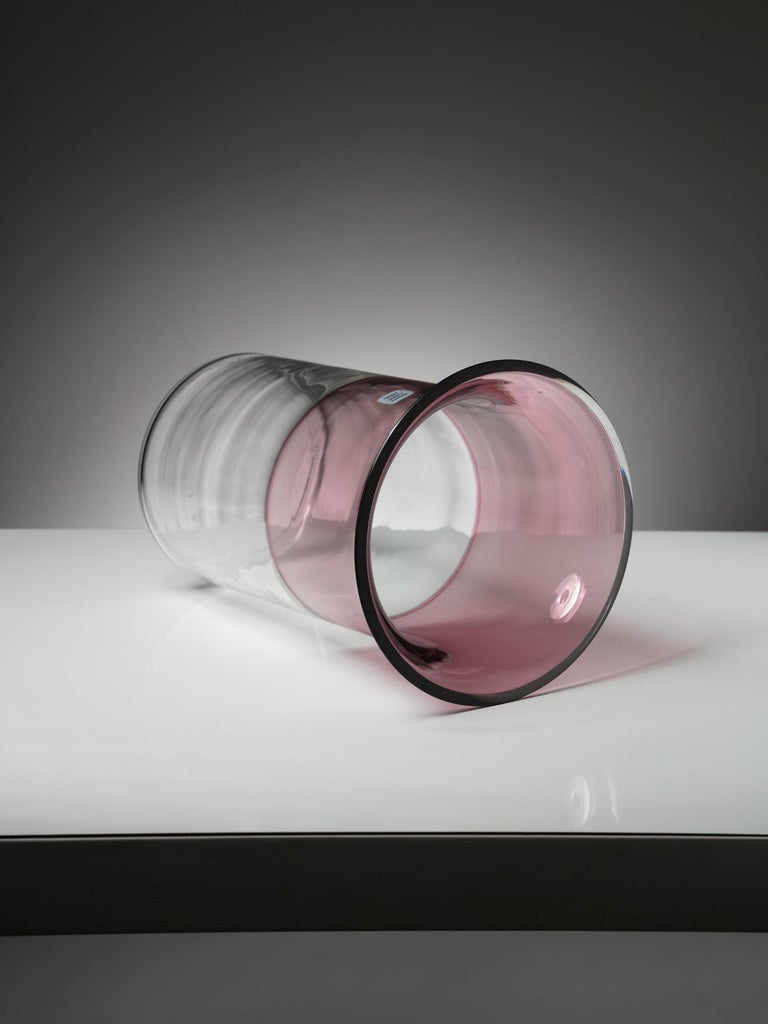 Delicate large Murano glass vase by Alfredo Barbini for Barbini.
Two different colors pieces joined together with Incalmo technique.