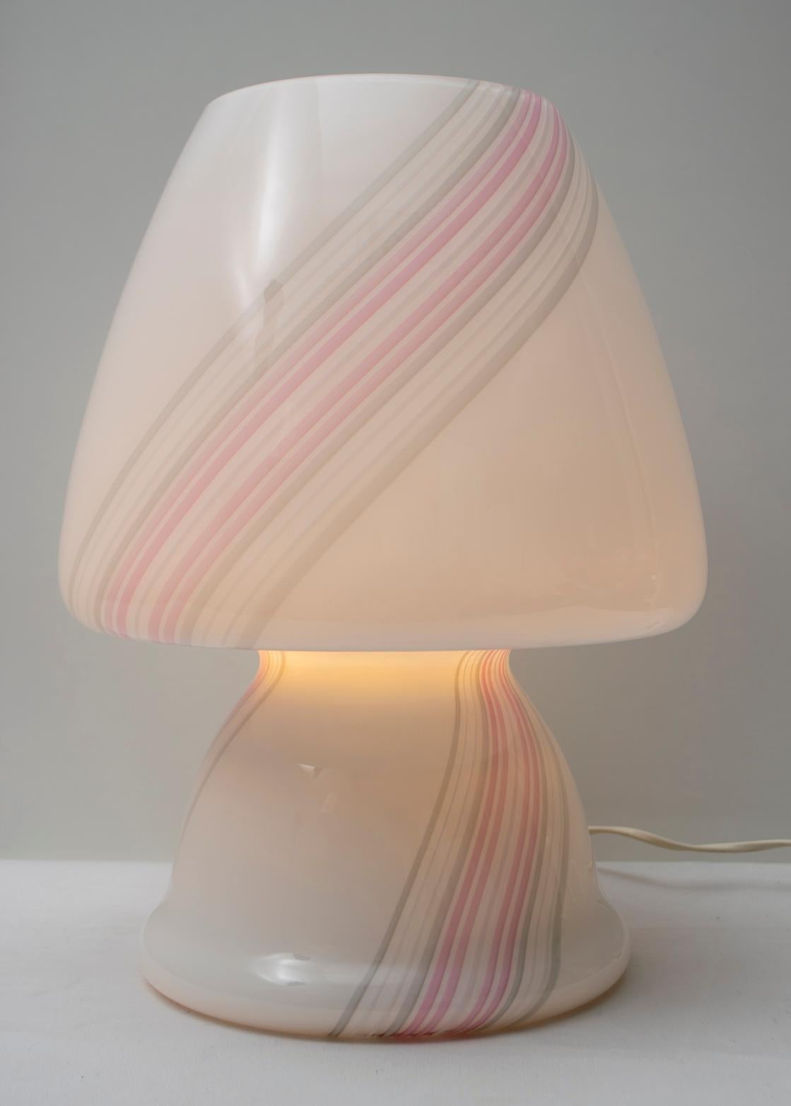 italien Lampe de bureau champignon moderne en verre de Murano « Incamiciato », années 1980 en vente