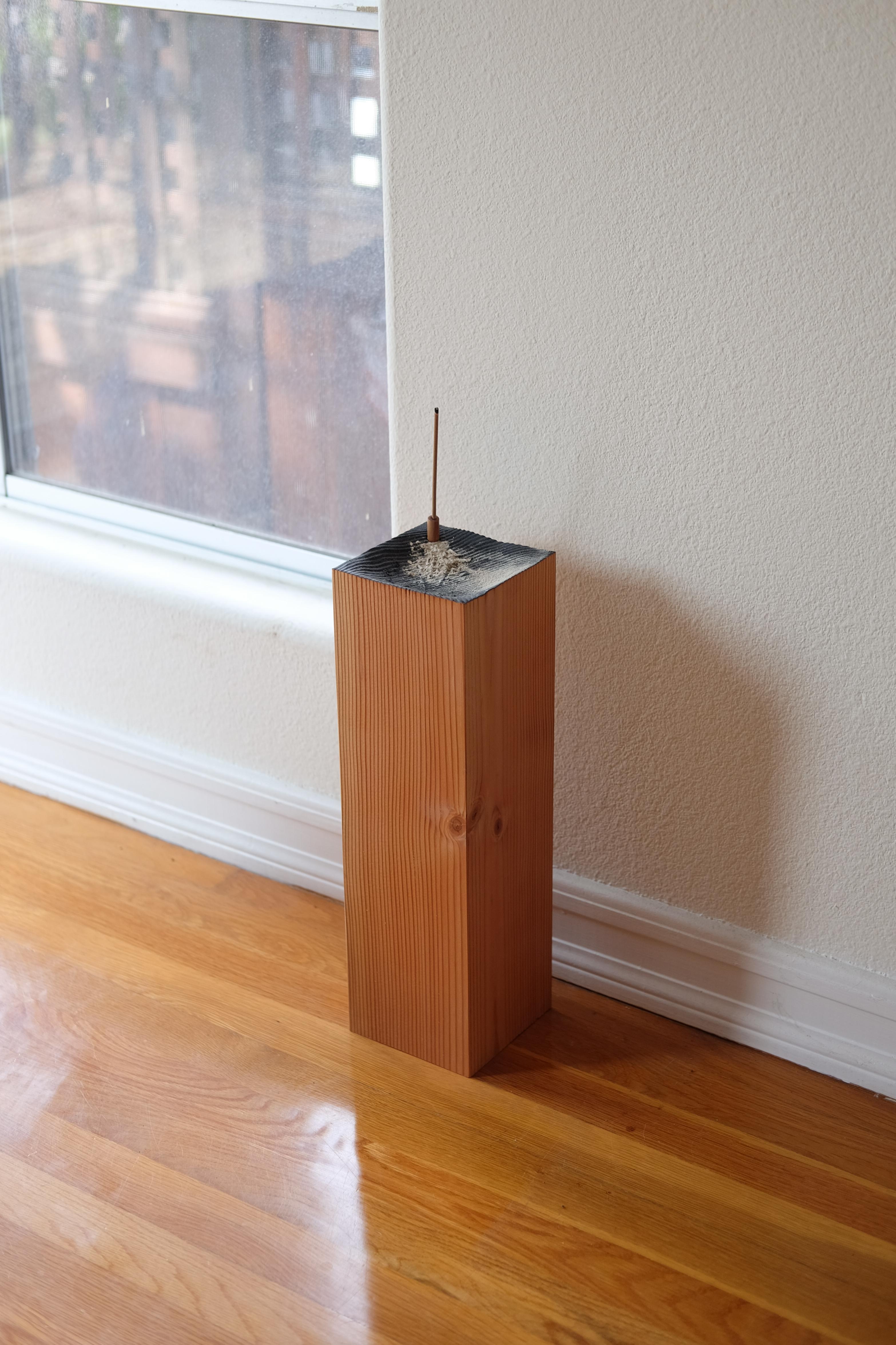 Colonna di incenso di Nick Sugihara
Dimensioni: D 12,7 x L 12,7 x H 43,18 cm. 
Materiali: VG Abete Douglas.

Sugihara Fine Furniture è un piccolo studio di arredamento e interni con sede a San Diego, in California. Siamo specializzati in pezzi di