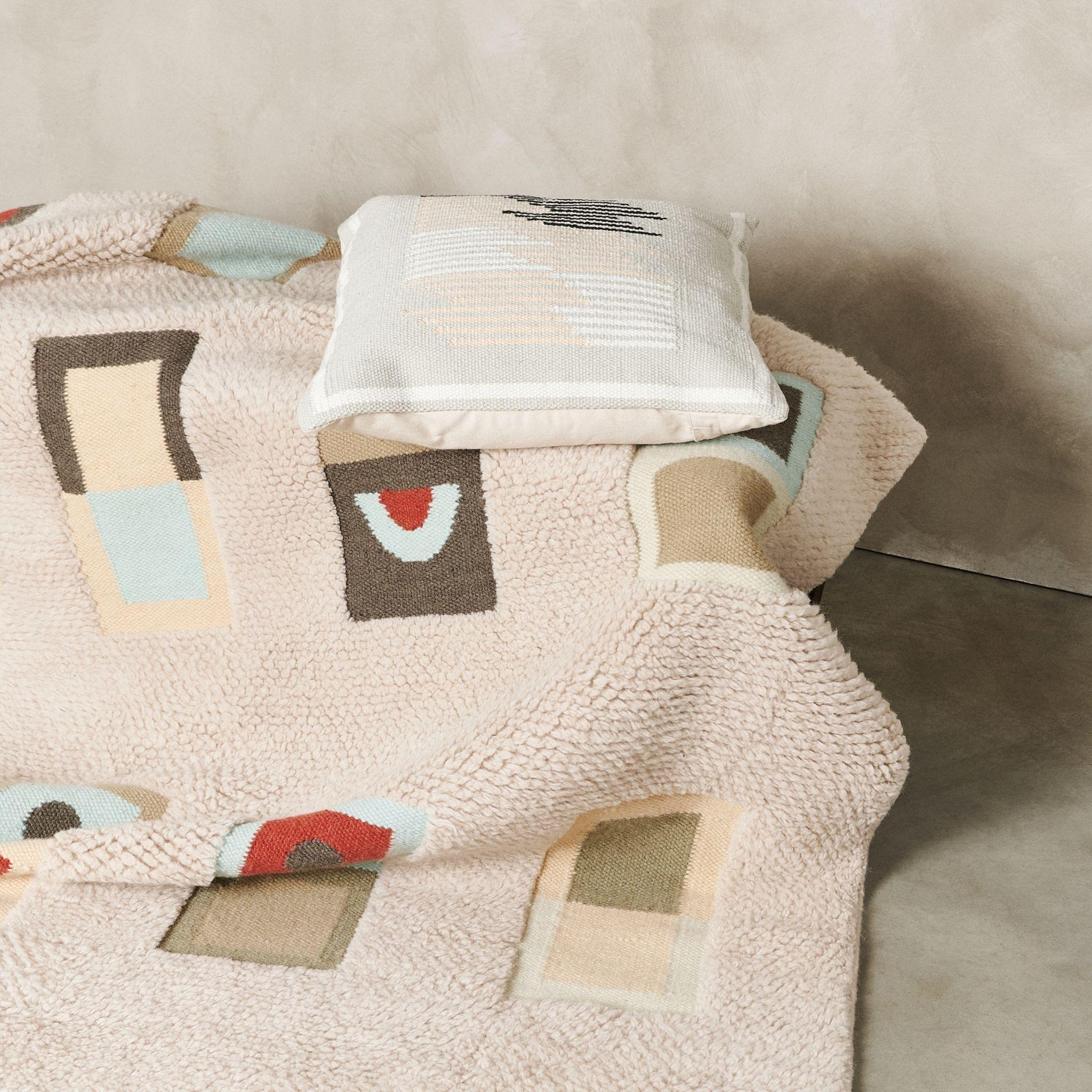 Incense Plush Merino Tapis à motifs géométriques noué à la main par un artisan durable en vente 3