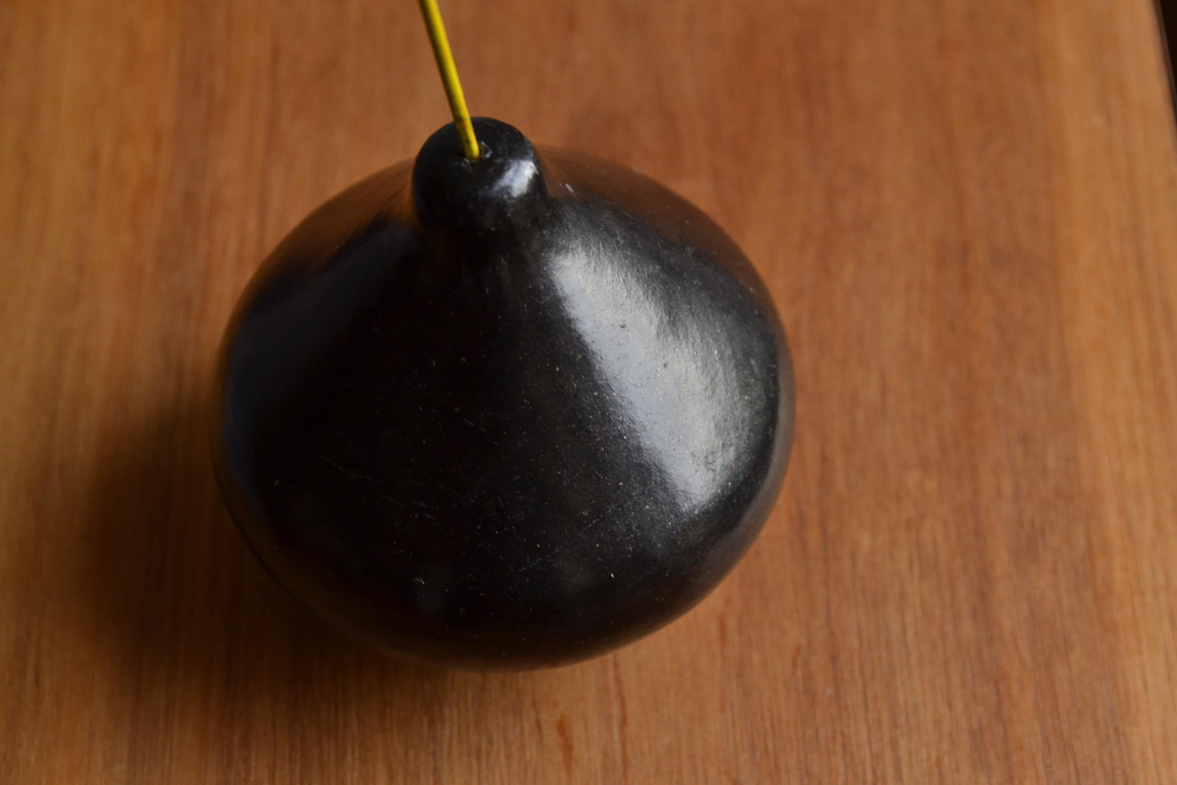 Incense Holder Natural Beeswax Finish Handmade Burnished Clay from Oaxaca Pera  In New Condition For Sale In London, GB