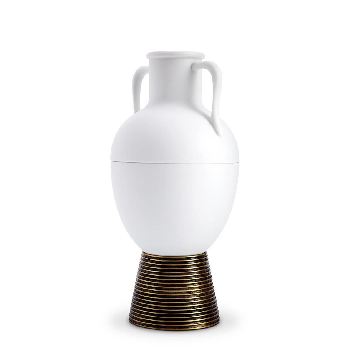 Vase Incense all in white porcelain and 
with solid brass base. With lid and inside
made to place incense sticks. Incense sticks
not included.