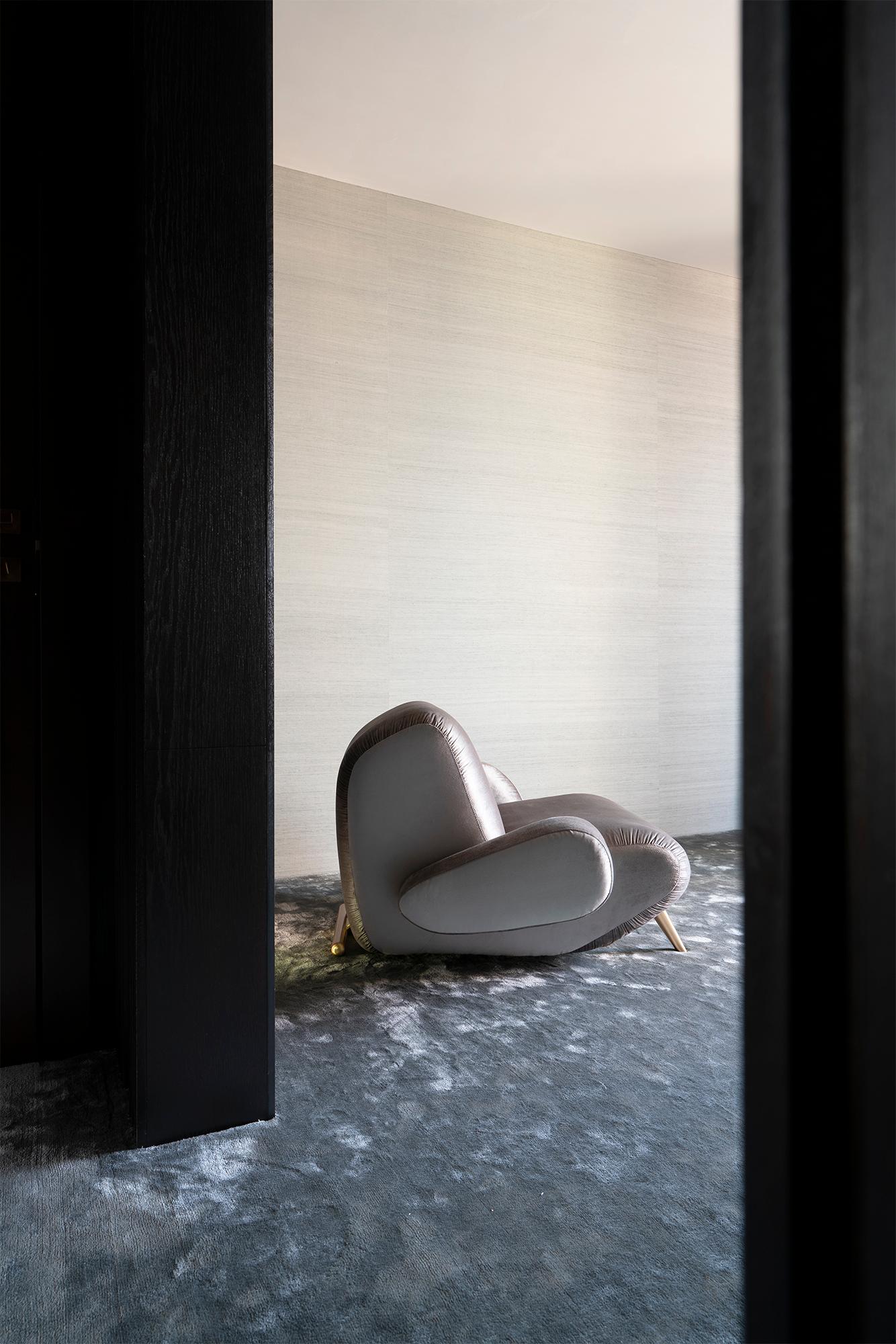 XXIe siècle et contemporain Fauteuil Inception, 21e siècle Grand fauteuil contemporain en velours et laiton en vente