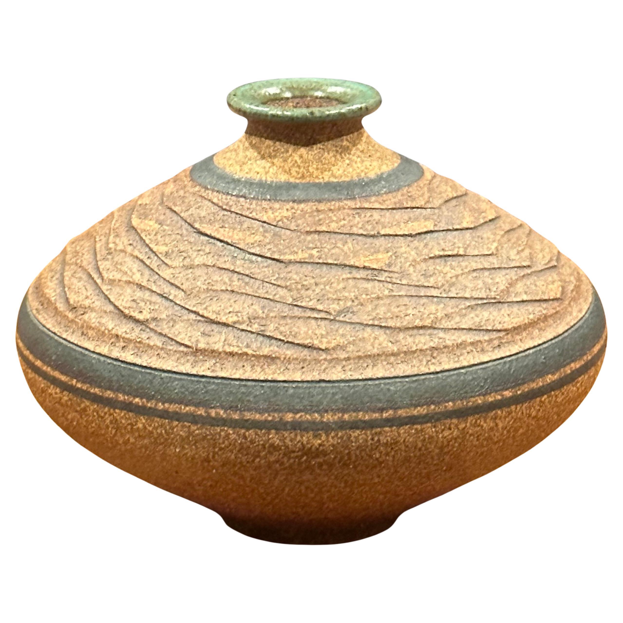 An absolutely stunning incised California studio pottery stoneware weed pot / vase by noted San Diego, CA potter Steve Dominguez, circa 1980s. The pot is in very good vintage condition and measures 6