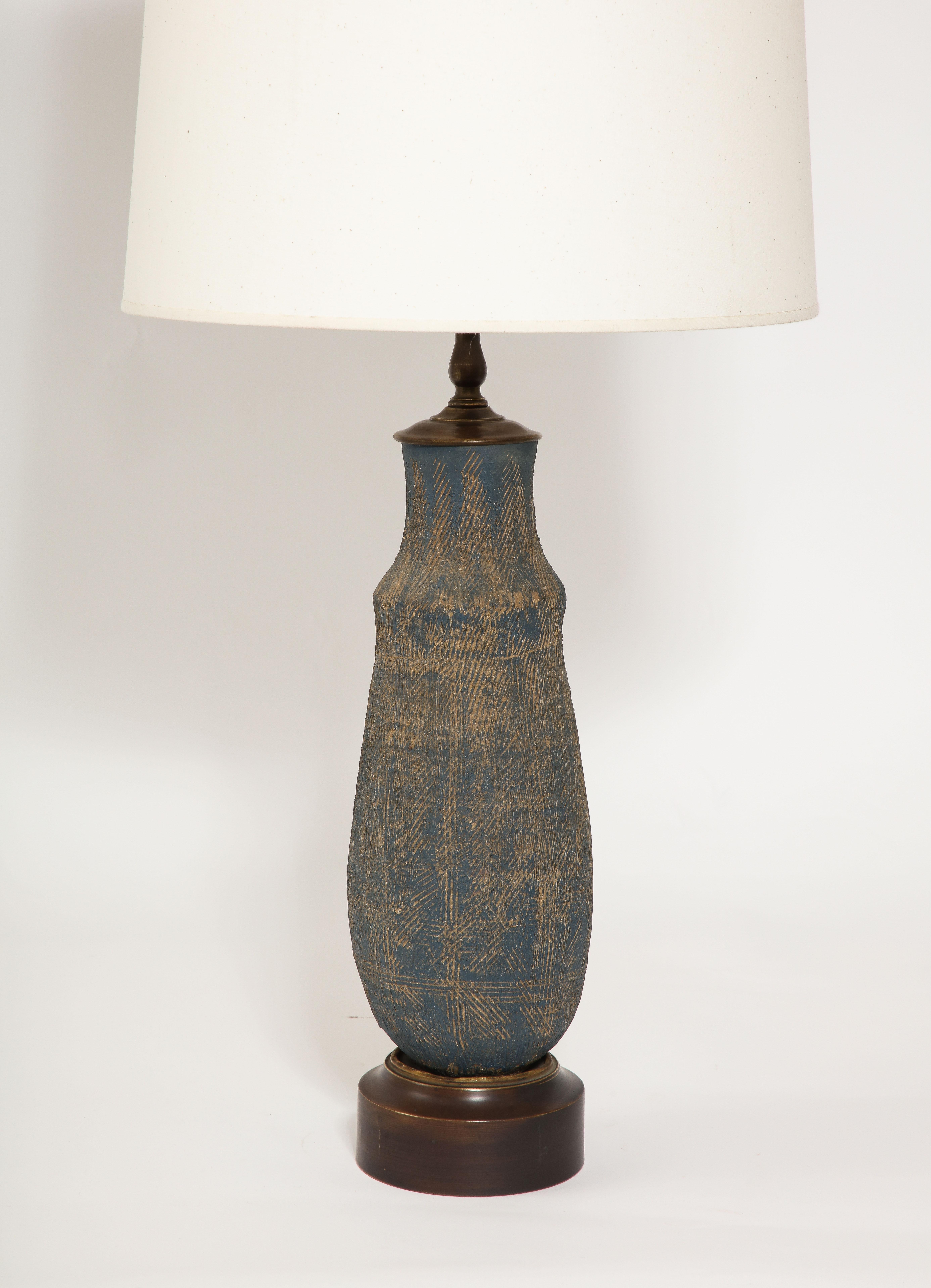 Incised Ceramic Table lamp, USA 1950's For Sale 5