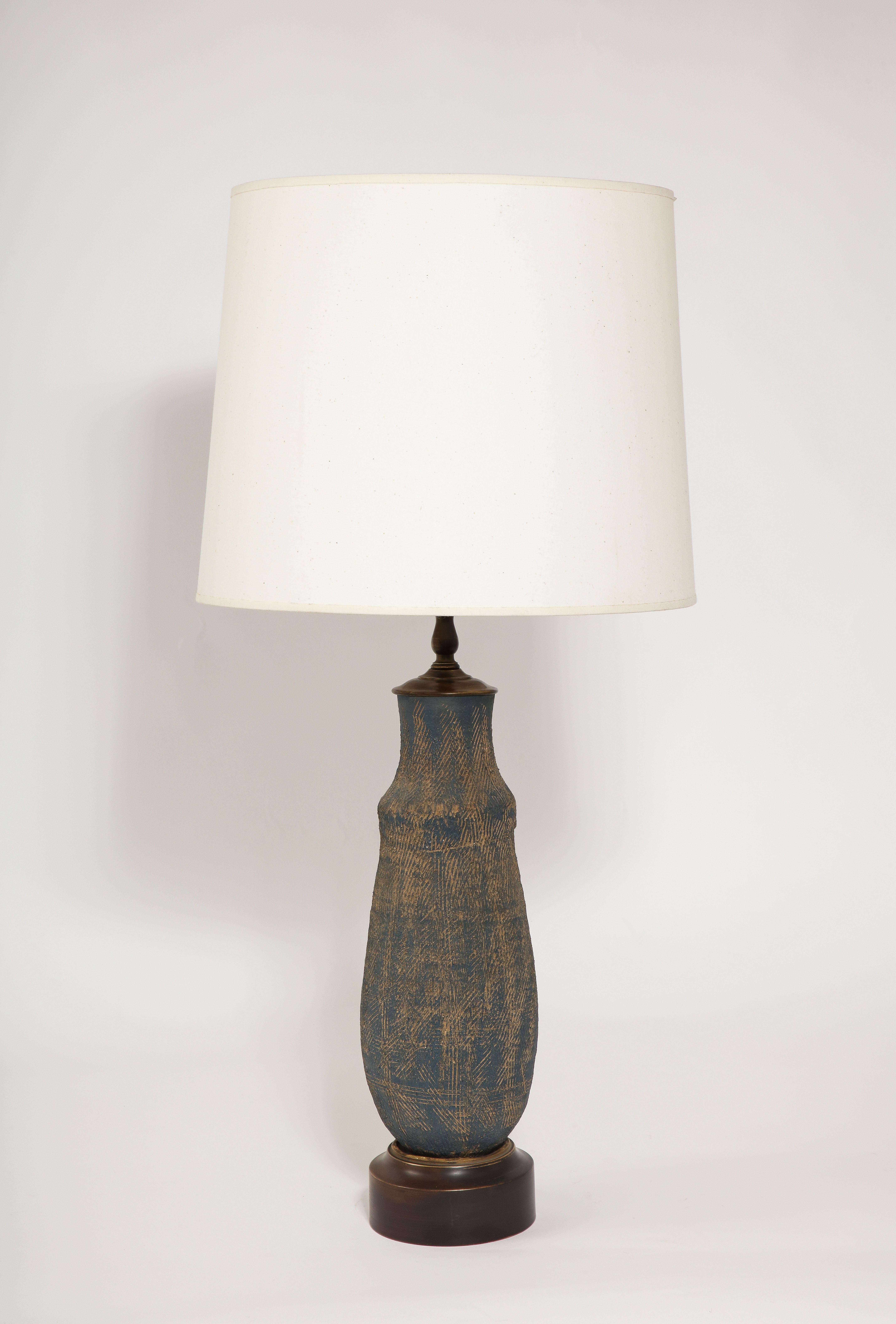 Incised Ceramic Table lamp, USA 1950's For Sale 6