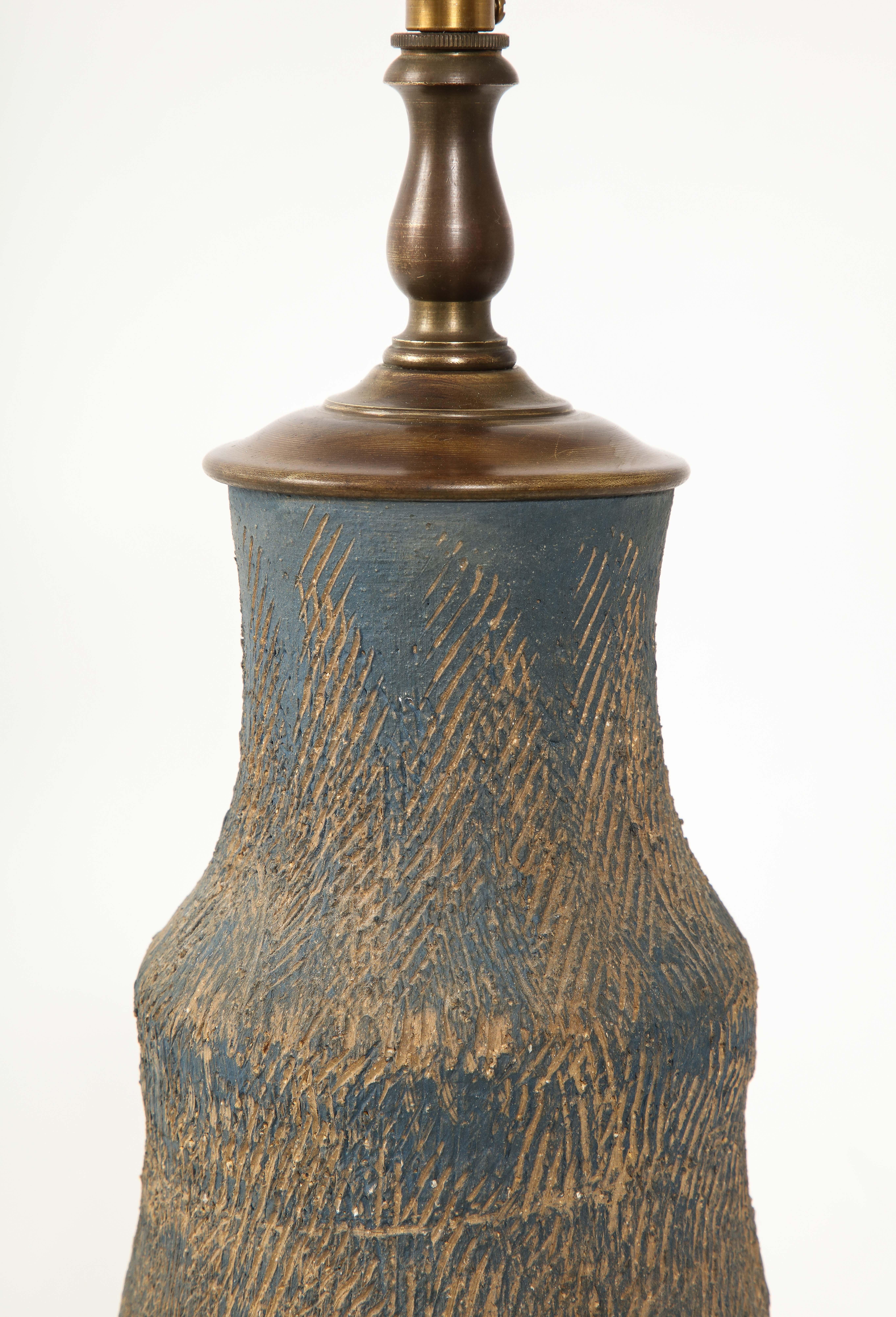 Mid-Century Modern Incised Ceramic Table lamp, USA 1950's For Sale