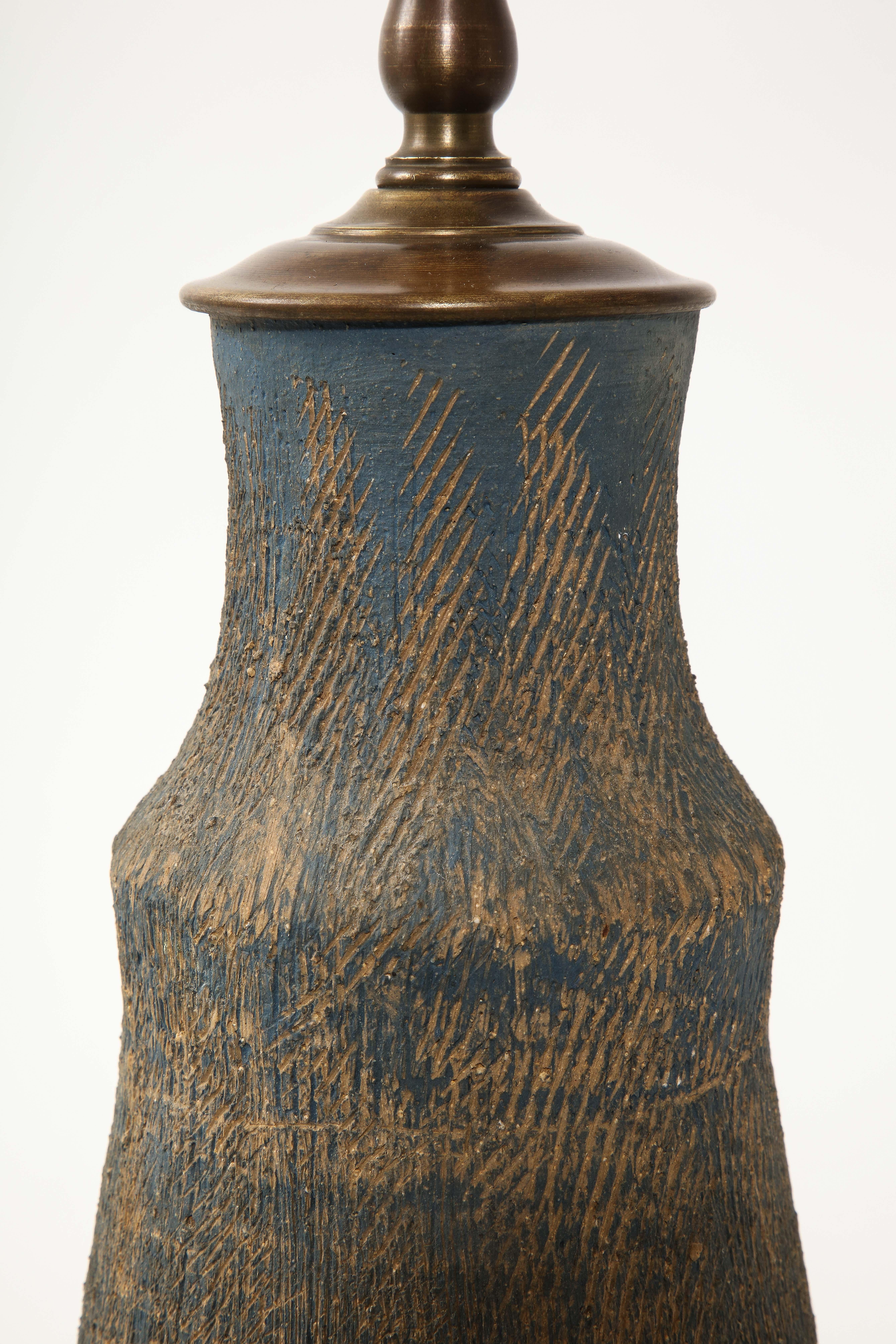 Incised Ceramic Table lamp, USA 1950's For Sale 3