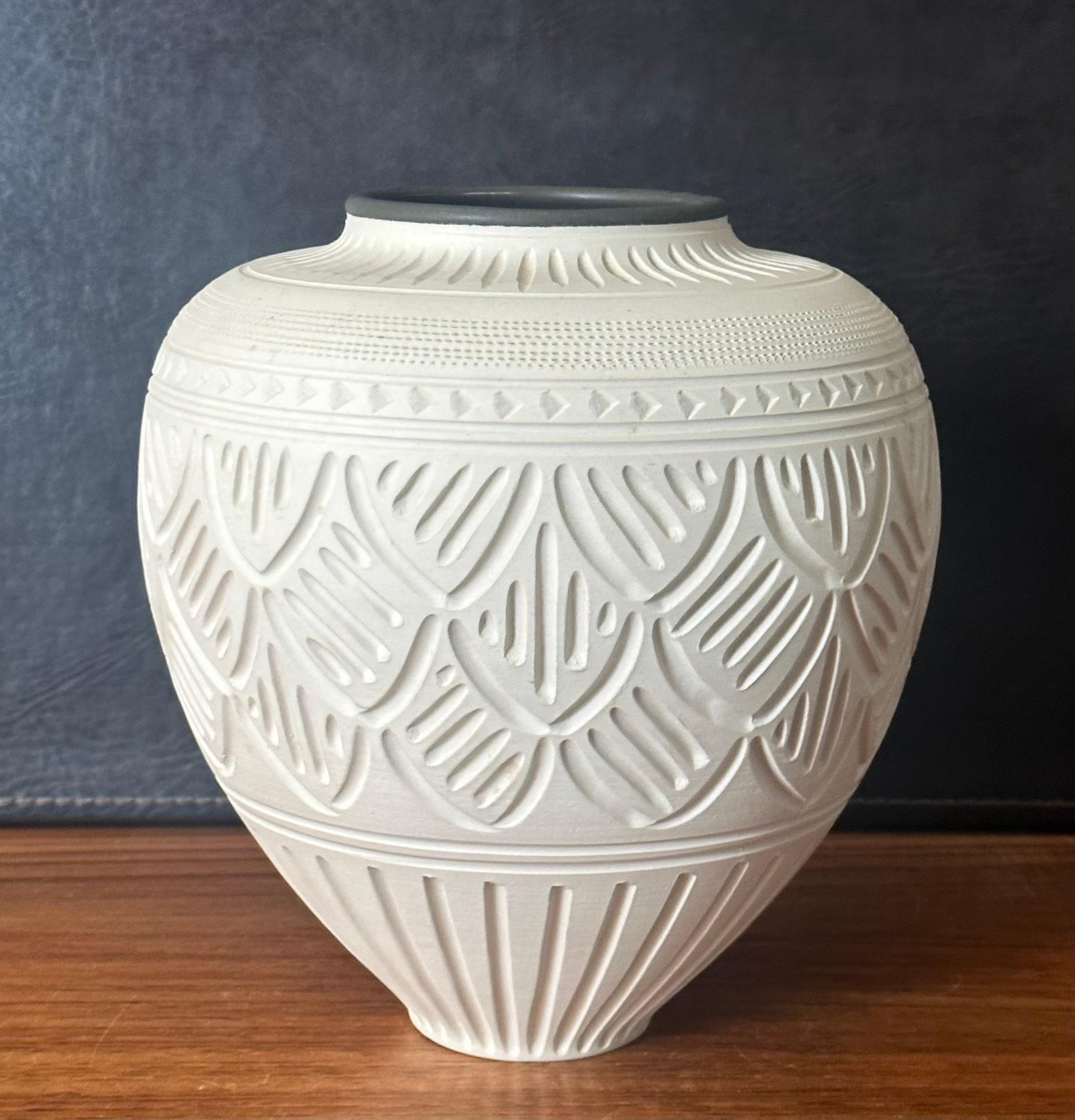 20th Century Incised Geometric Design Bisque Porcelain Vase by Nancy Smith For Sale