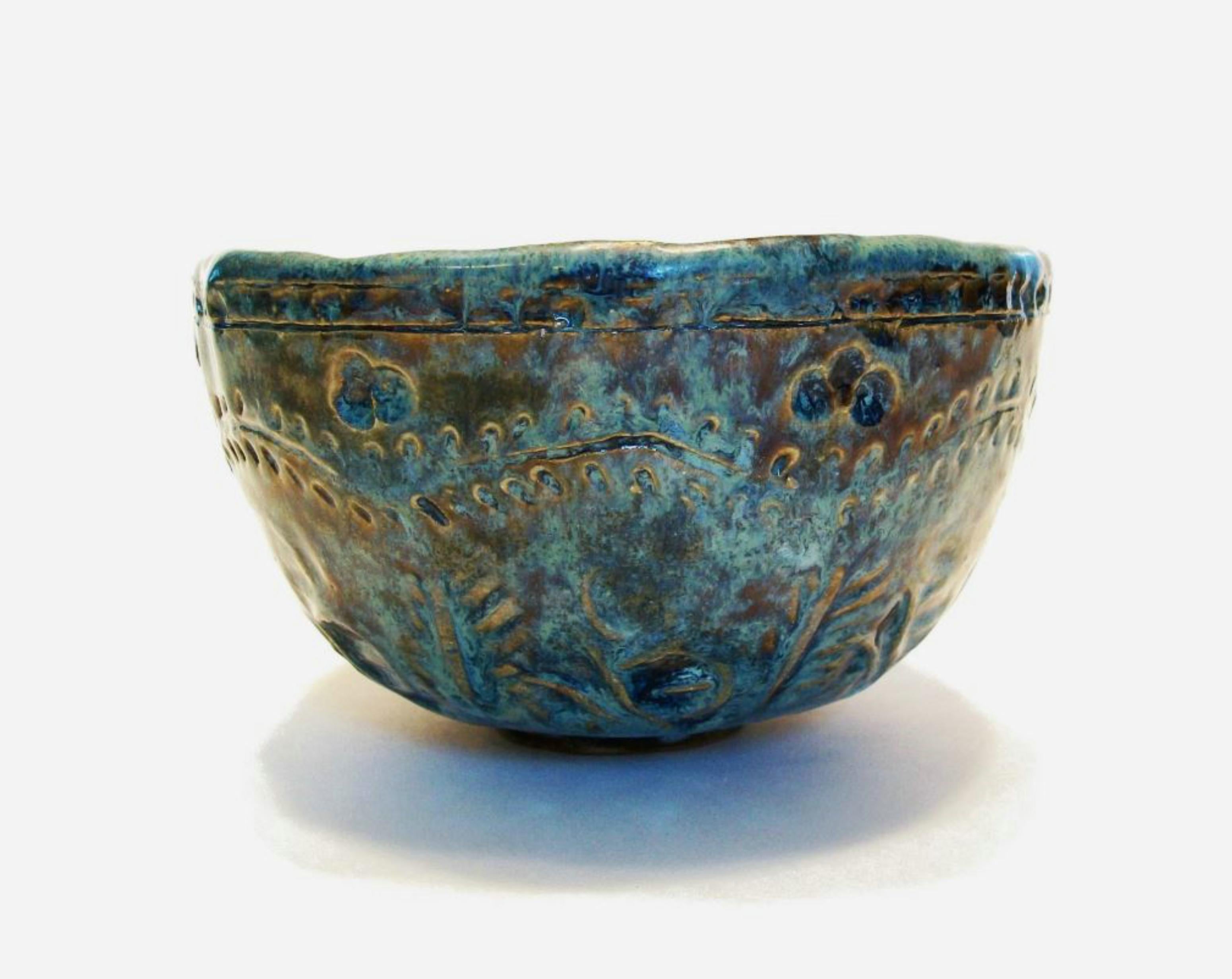Smaltato Ciotola in Studio Pottery incisa e smaltata - Formata a mano - Firmata - Fine 20th Century Studios in vendita