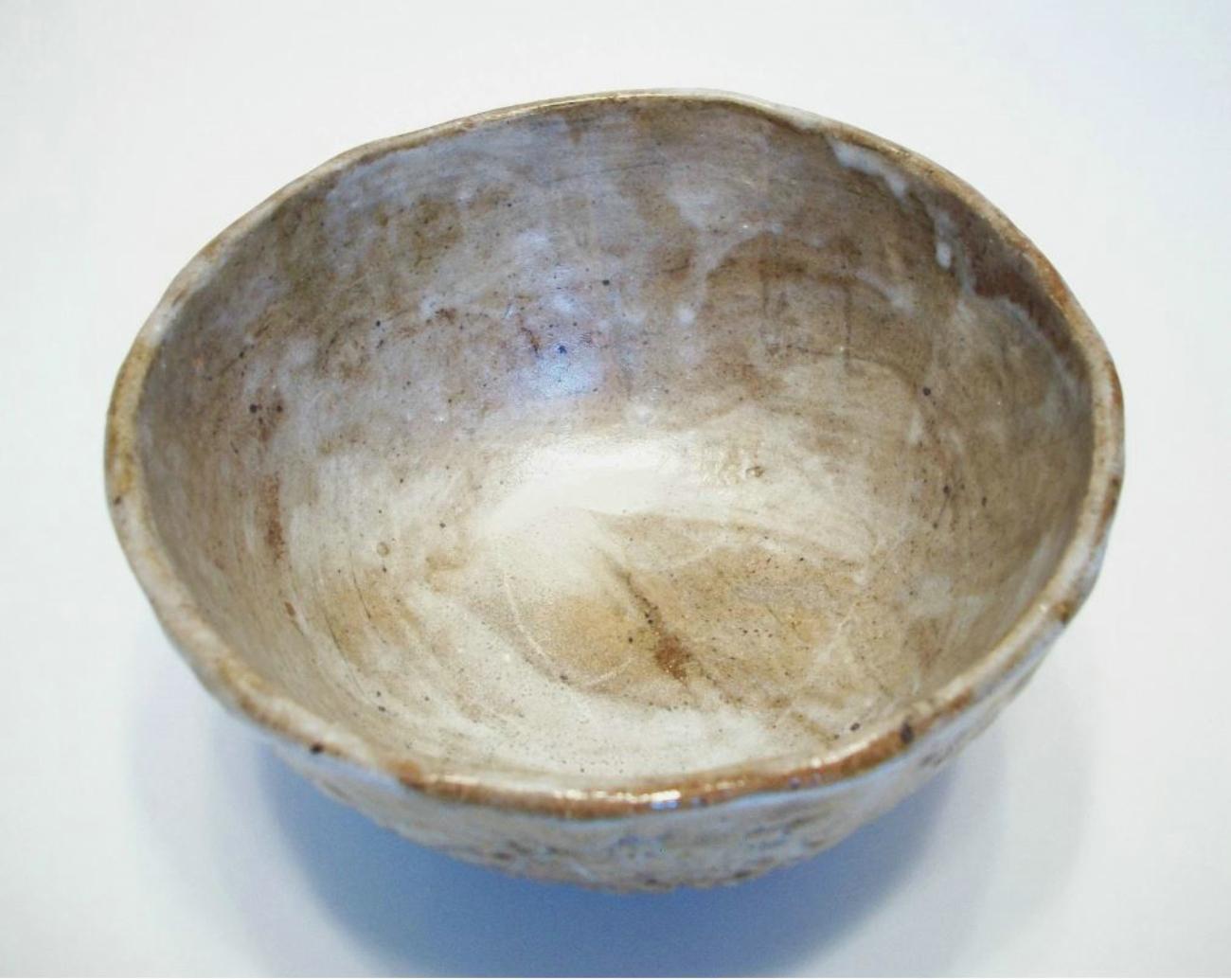 20ième siècle Bol incisé et émaillé en Studio Pottery - Formé à la main - Signé - Fin du 20th Siècle en vente
