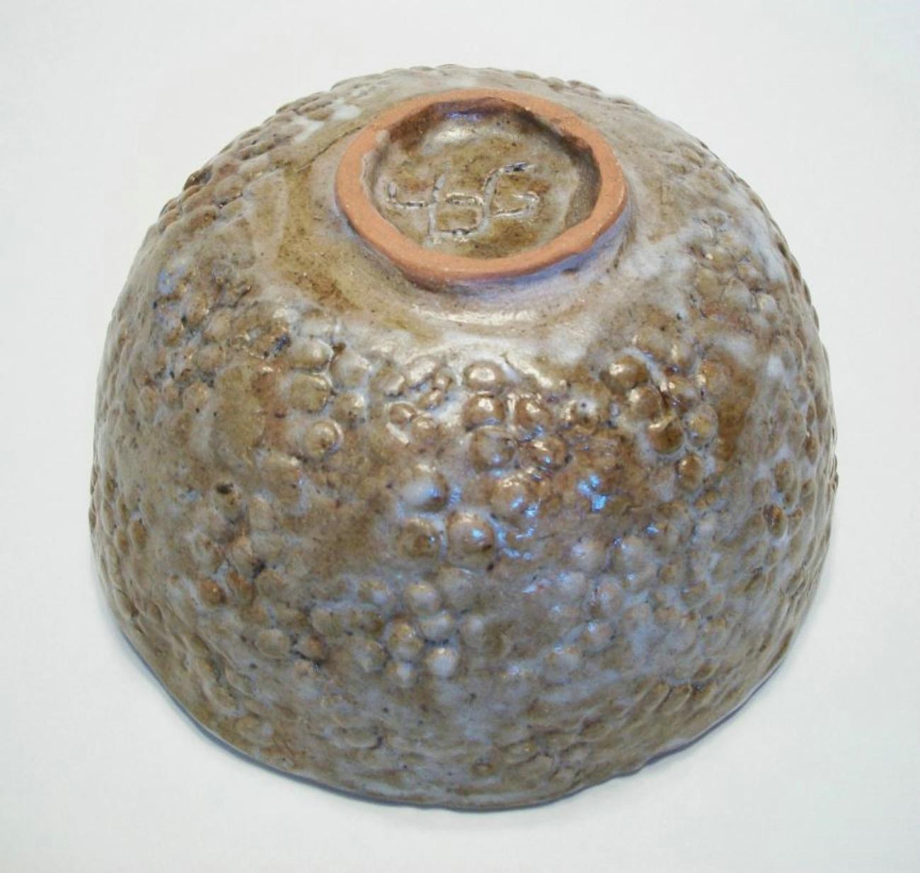 Céramique Bol incisé et émaillé en Studio Pottery - Formé à la main - Signé - Fin du 20th Siècle en vente