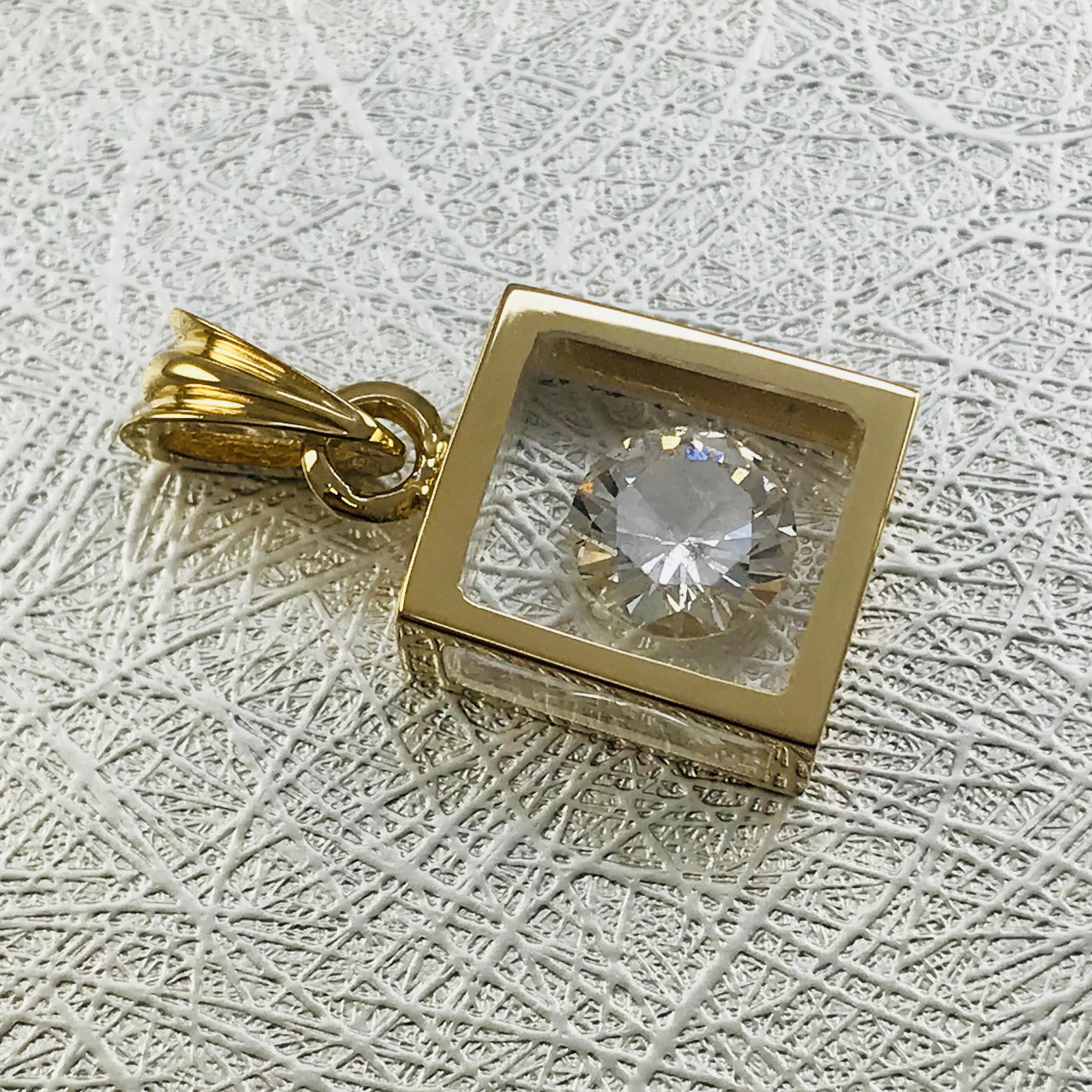 Taille ronde Pendentif solitaire flottant en incogem avec diamants de 1,15 carat en vente