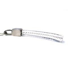 Lucite Horn aus Weißgold mit schwebenden Inline-Diamanten in Incogem-Optik