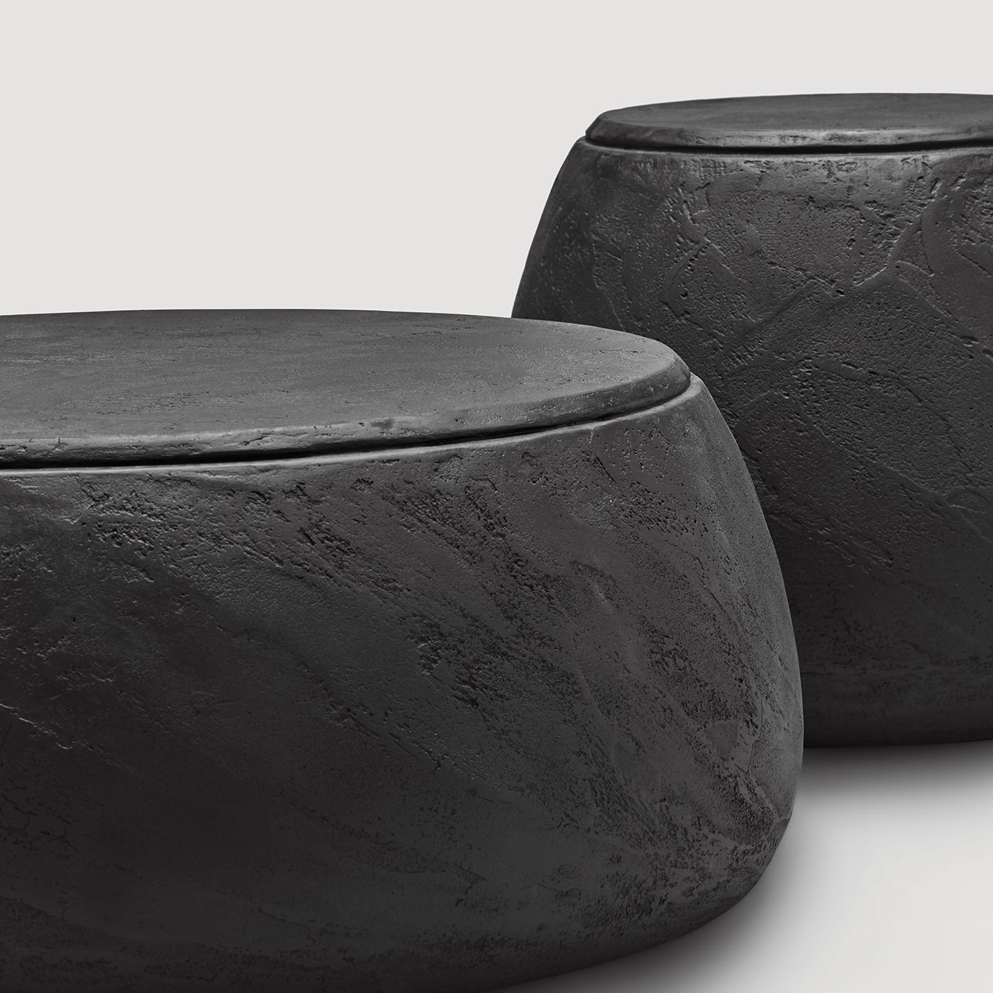 A singular piece of sculptural allure, this splendid pouf is the result of the harmonious combination between masterful craftsmanship and contemporary flair. Perfectly suitable for both indoor and outdoor decors, it comprises a solid structure made