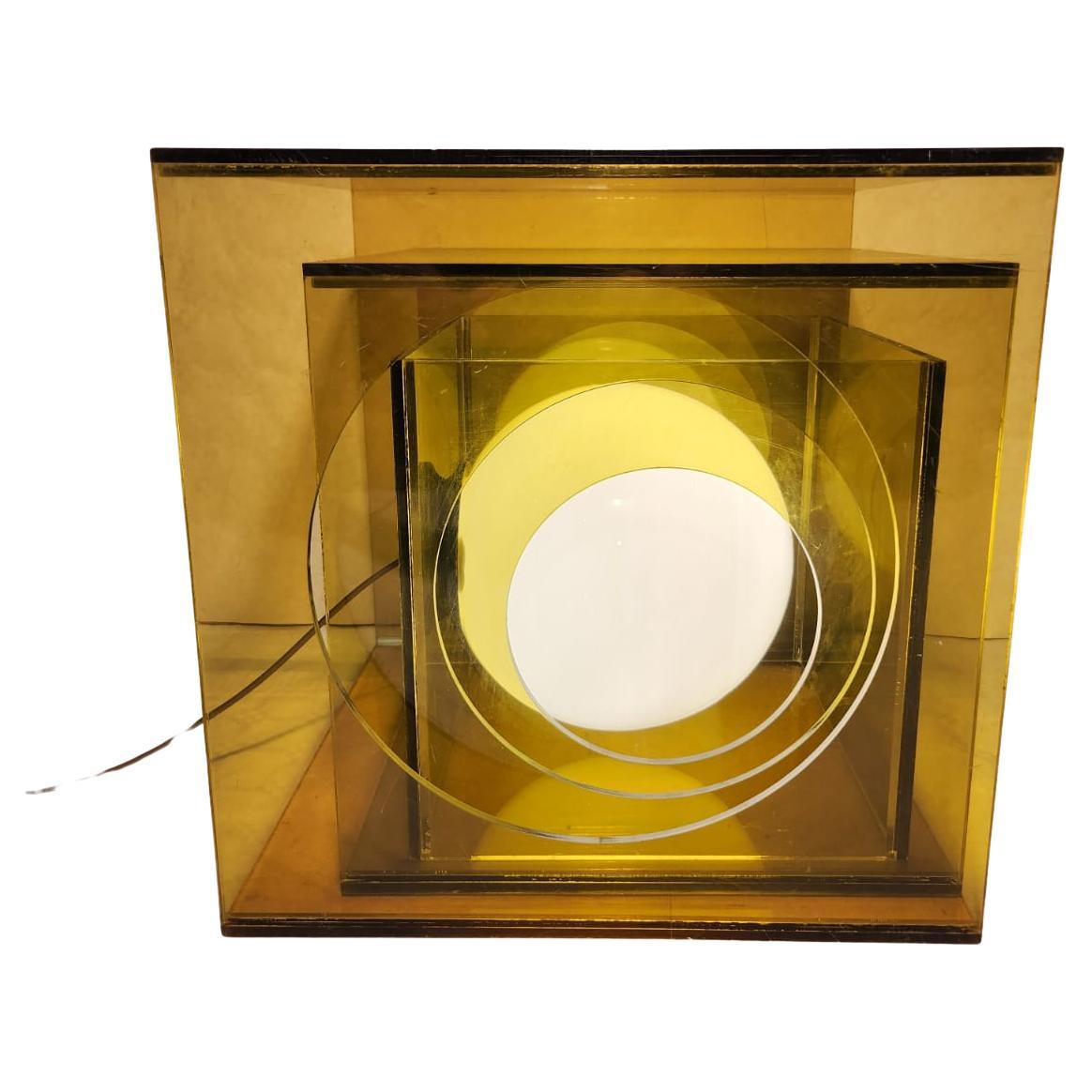 Incredible lamp  italian 1970s amber-colored plexiglass.
Reminiscent of Newlamp's space age style lamps
The lamp can be used as a floor or table lamp.
It consists of 3 cubes, and inside is the opal glass lamp.


