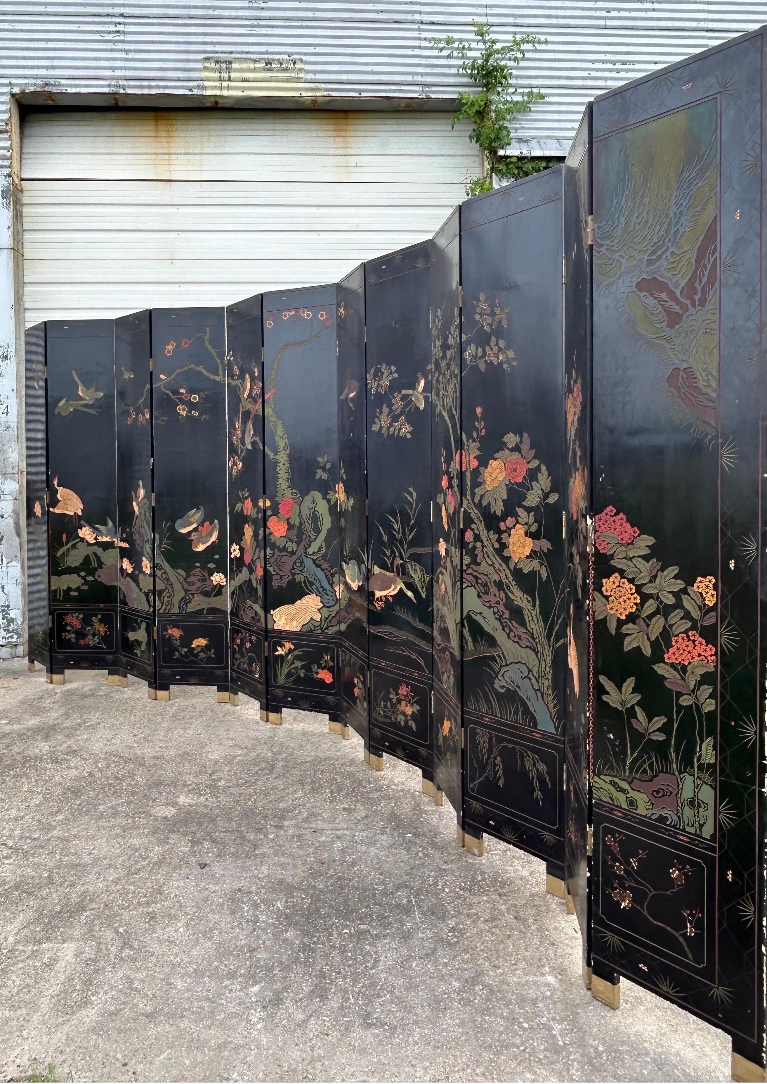 Incredible 18’ wide 12 panel lacquered chinoiserie screen For Sale 7