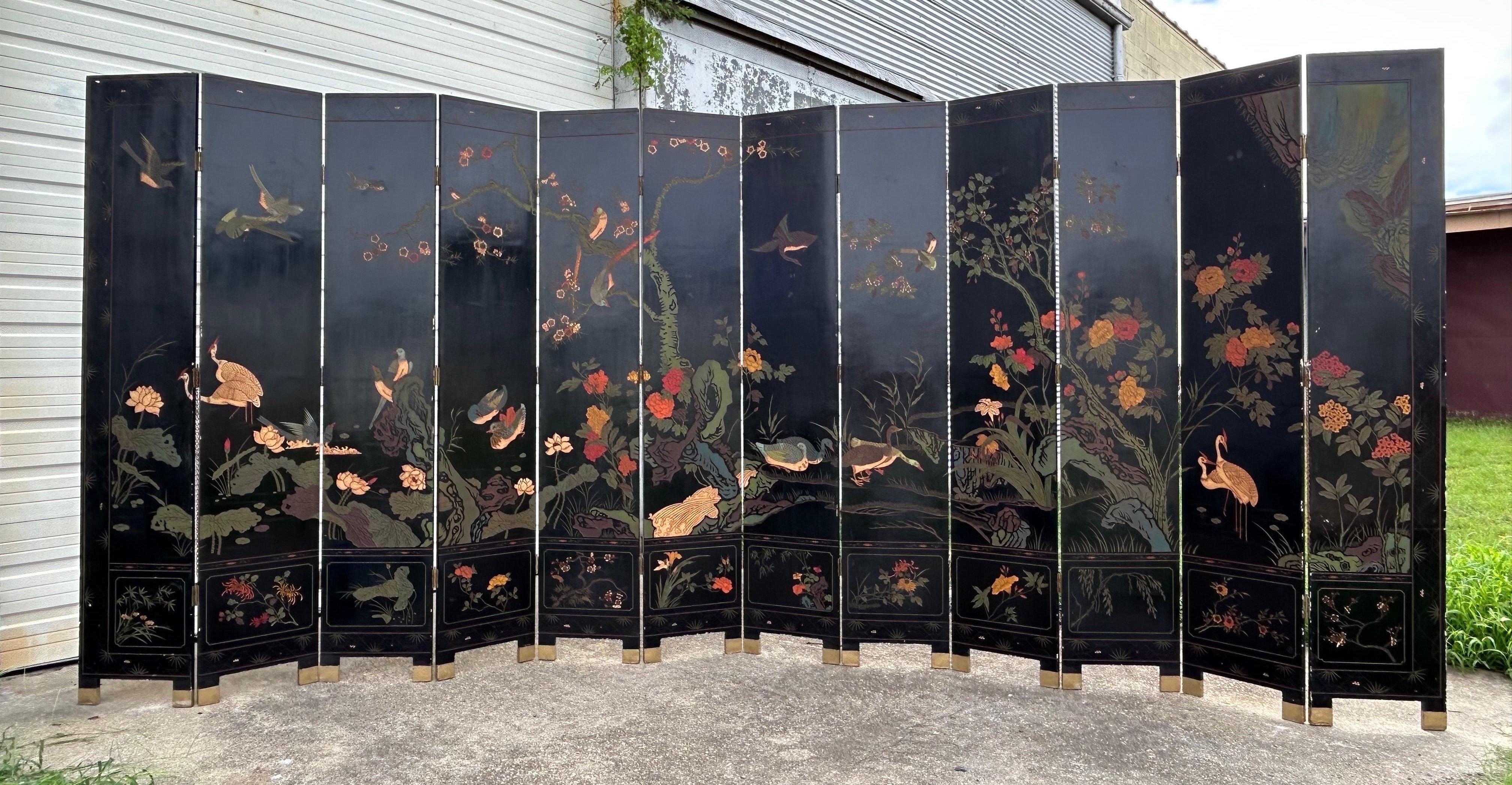 Chinese Export Incredible 18’ wide 12 panel lacquered chinoiserie screen For Sale