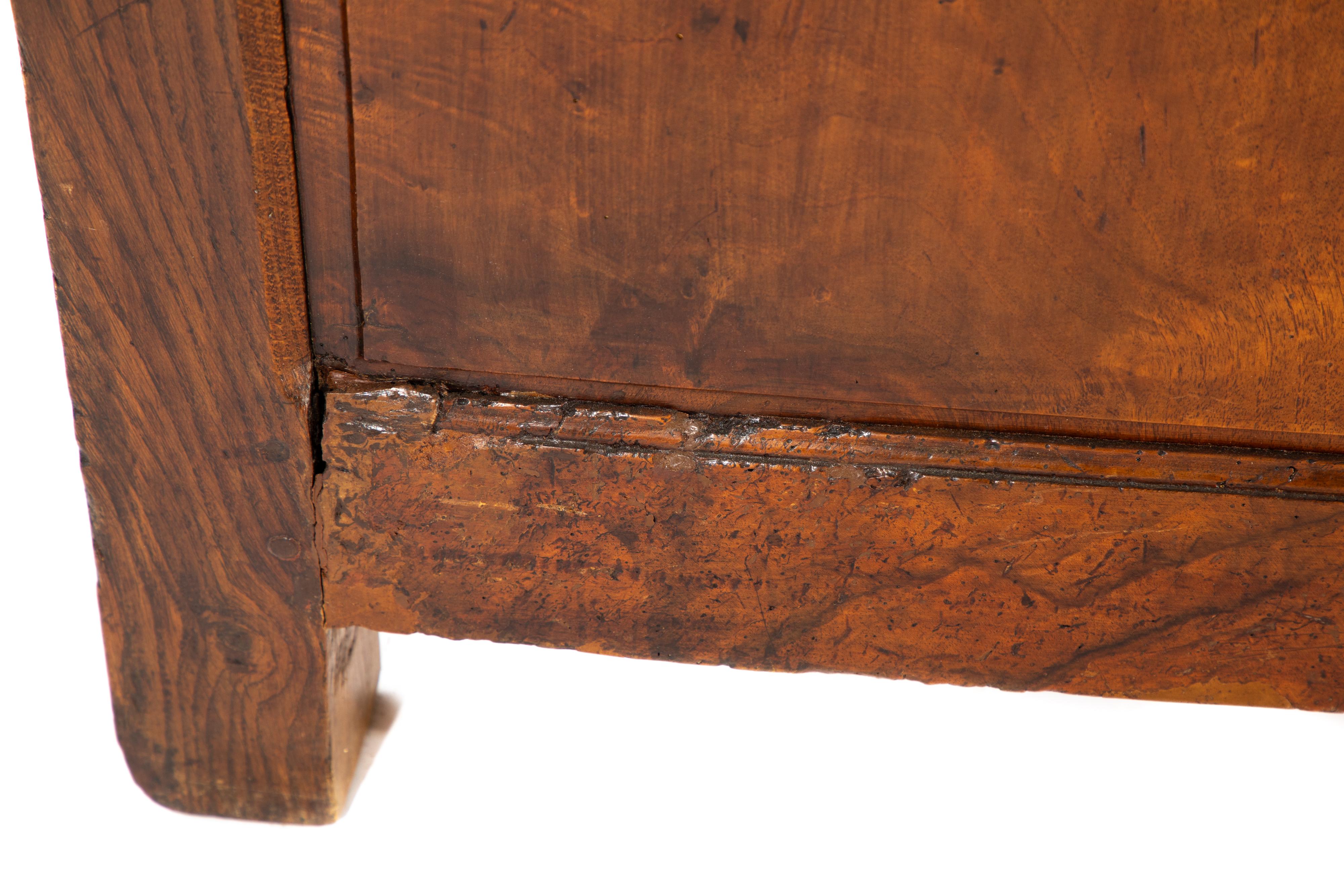 Incredibile commode francese intagliata del XVIII secolo in vendita 8