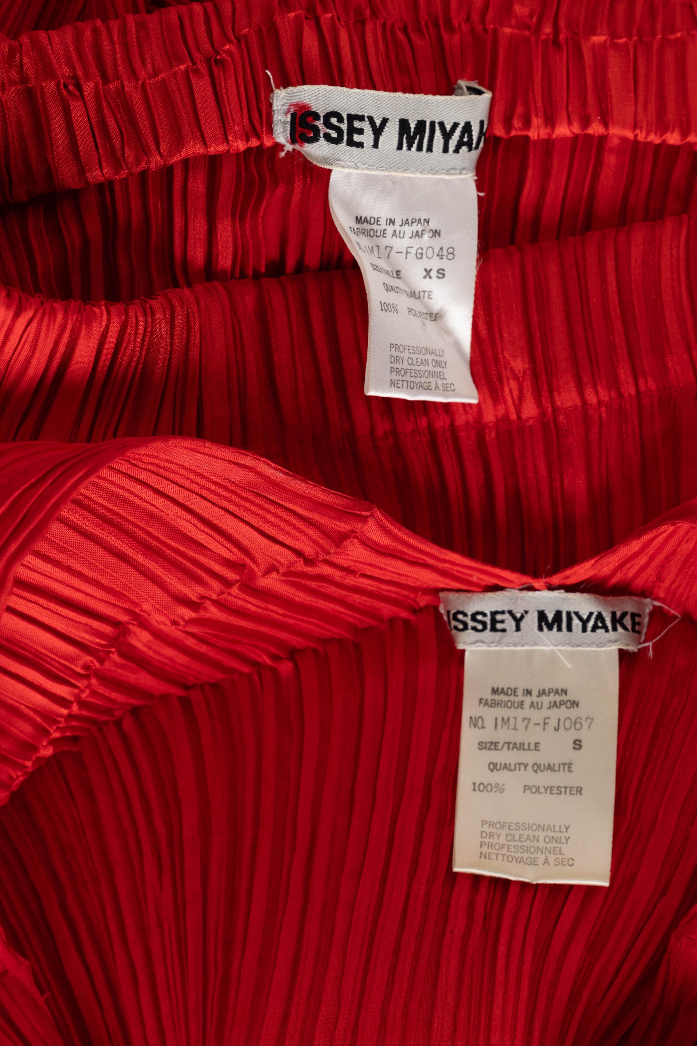 Incredible 1990s Issey Miyake Pleated Red Top & Skirt Ensemble For Sale 12