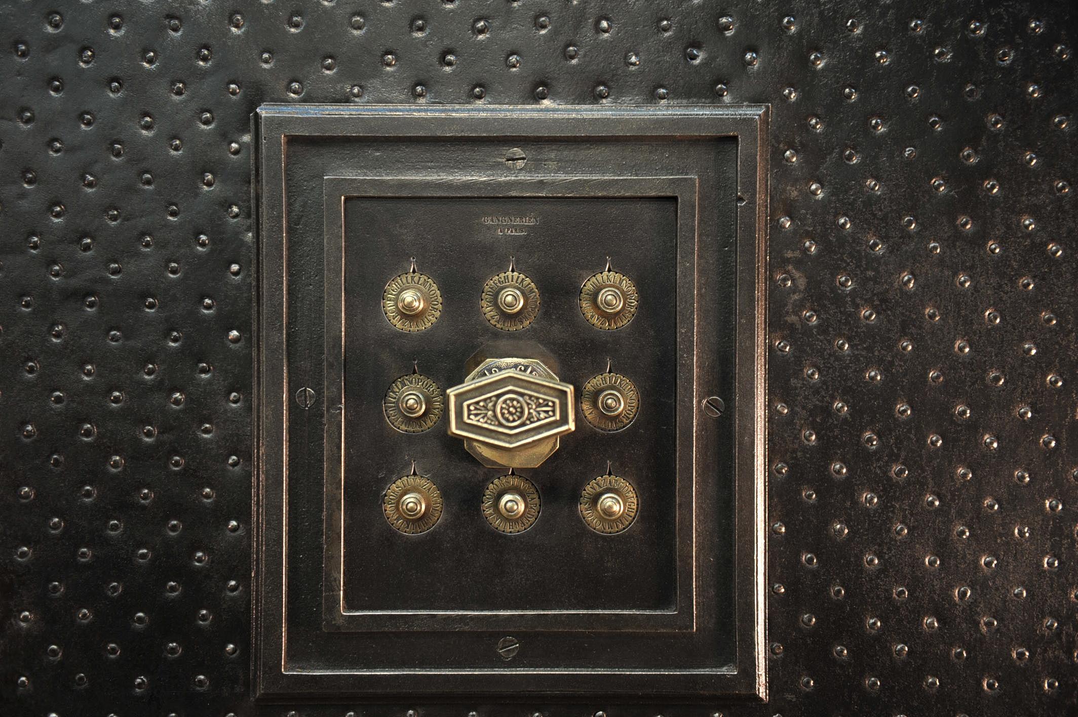 Incredible 19th Century Iron Safe by Gangnebien, Paris 5