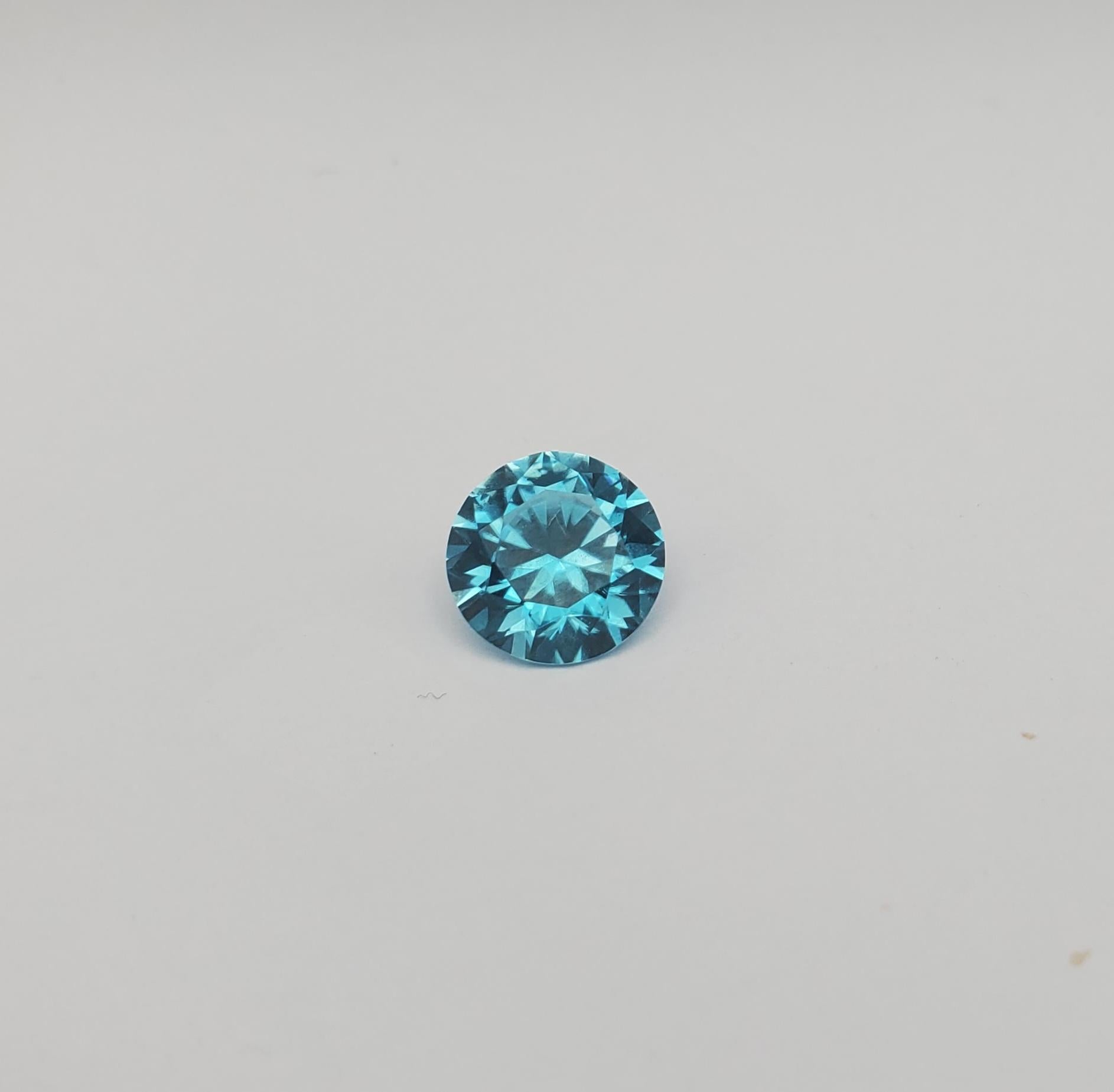 Incroyable zircon bleu rond 2,93 carats  en vente 6
