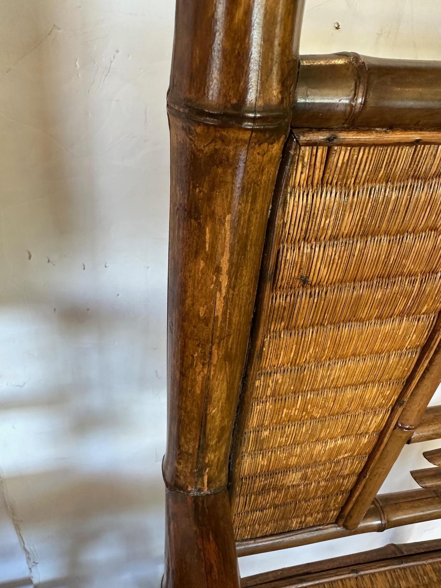 Incroyables fauteuils chinois anciens en rotin et bambou en vente 3