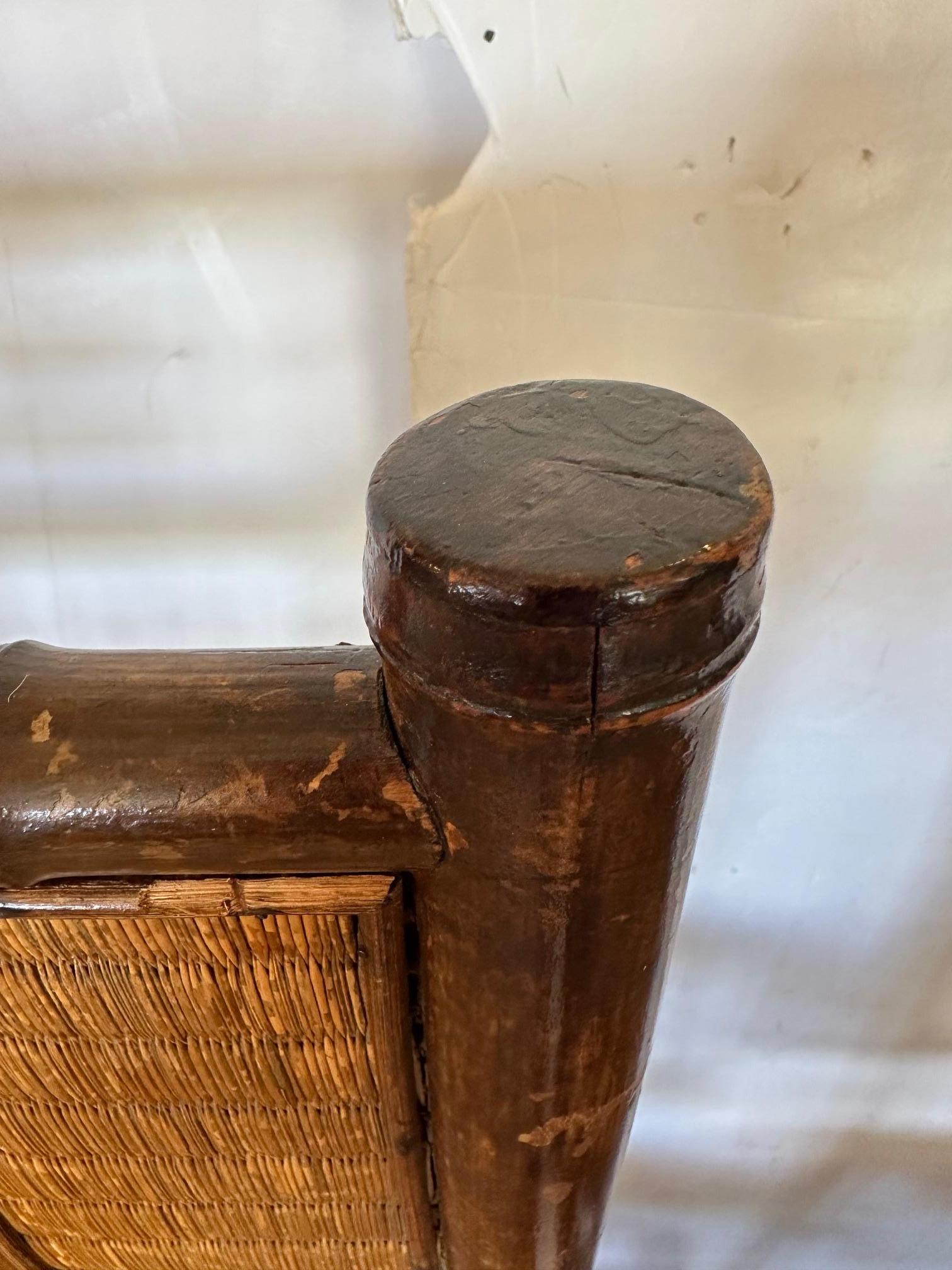 Incroyables fauteuils chinois anciens en rotin et bambou en vente 4