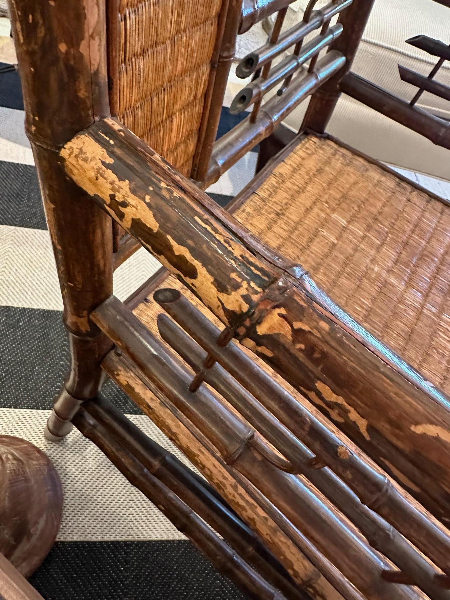 Incroyables fauteuils chinois anciens en rotin et bambou en vente 6