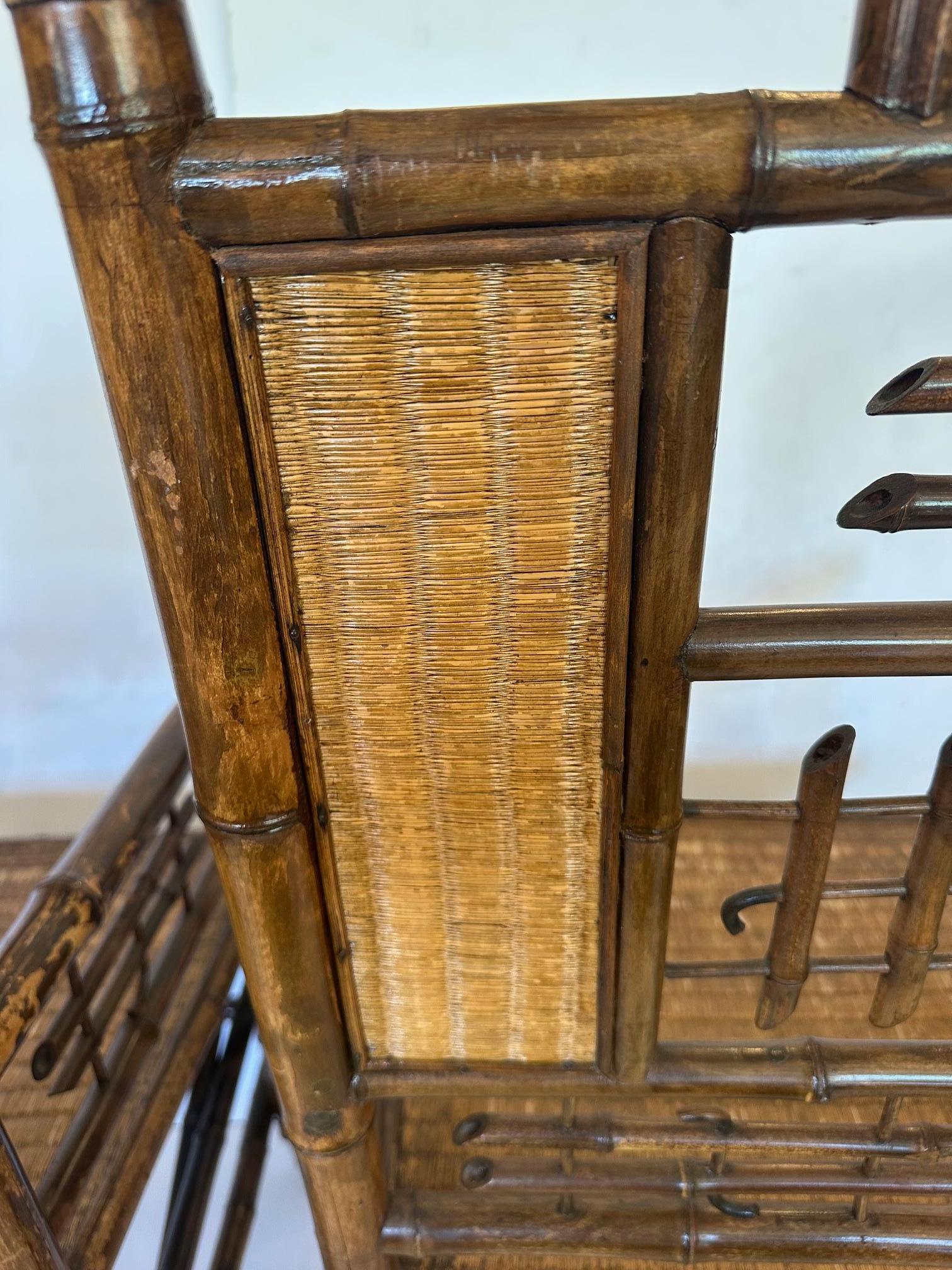 Incroyables fauteuils chinois anciens en rotin et bambou en vente 8