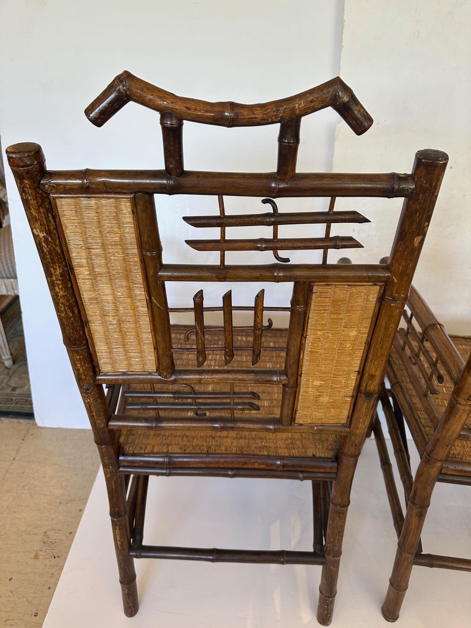 Incroyables fauteuils chinois anciens en rotin et bambou en vente 9