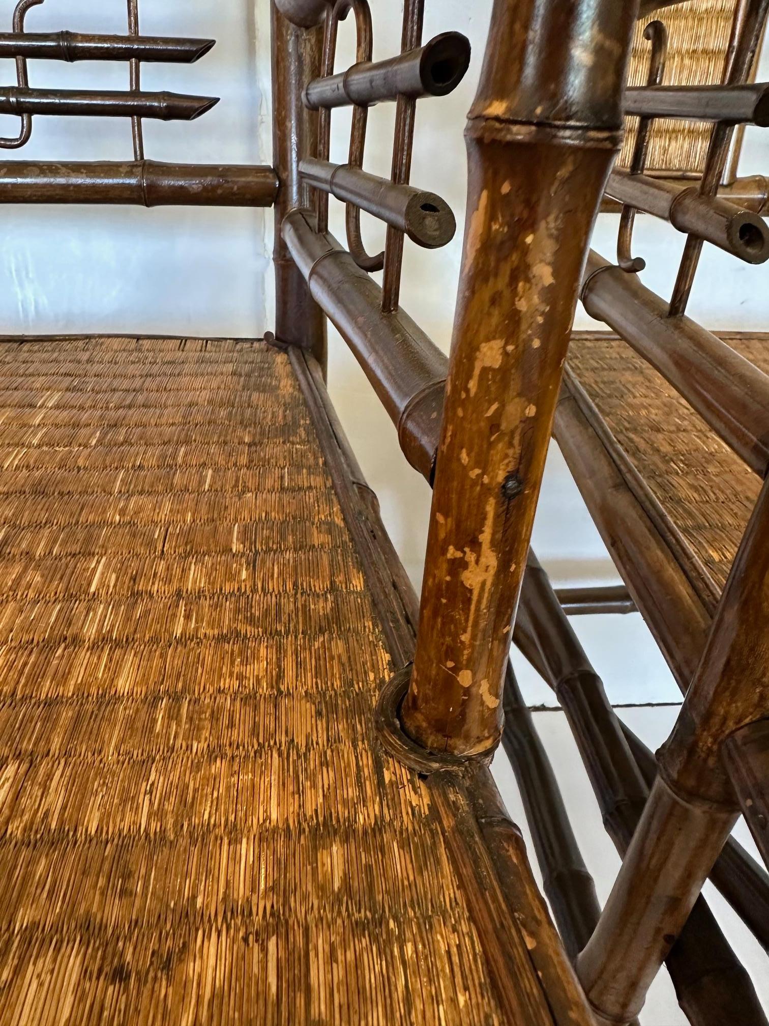 Incroyables fauteuils chinois anciens en rotin et bambou en vente 10