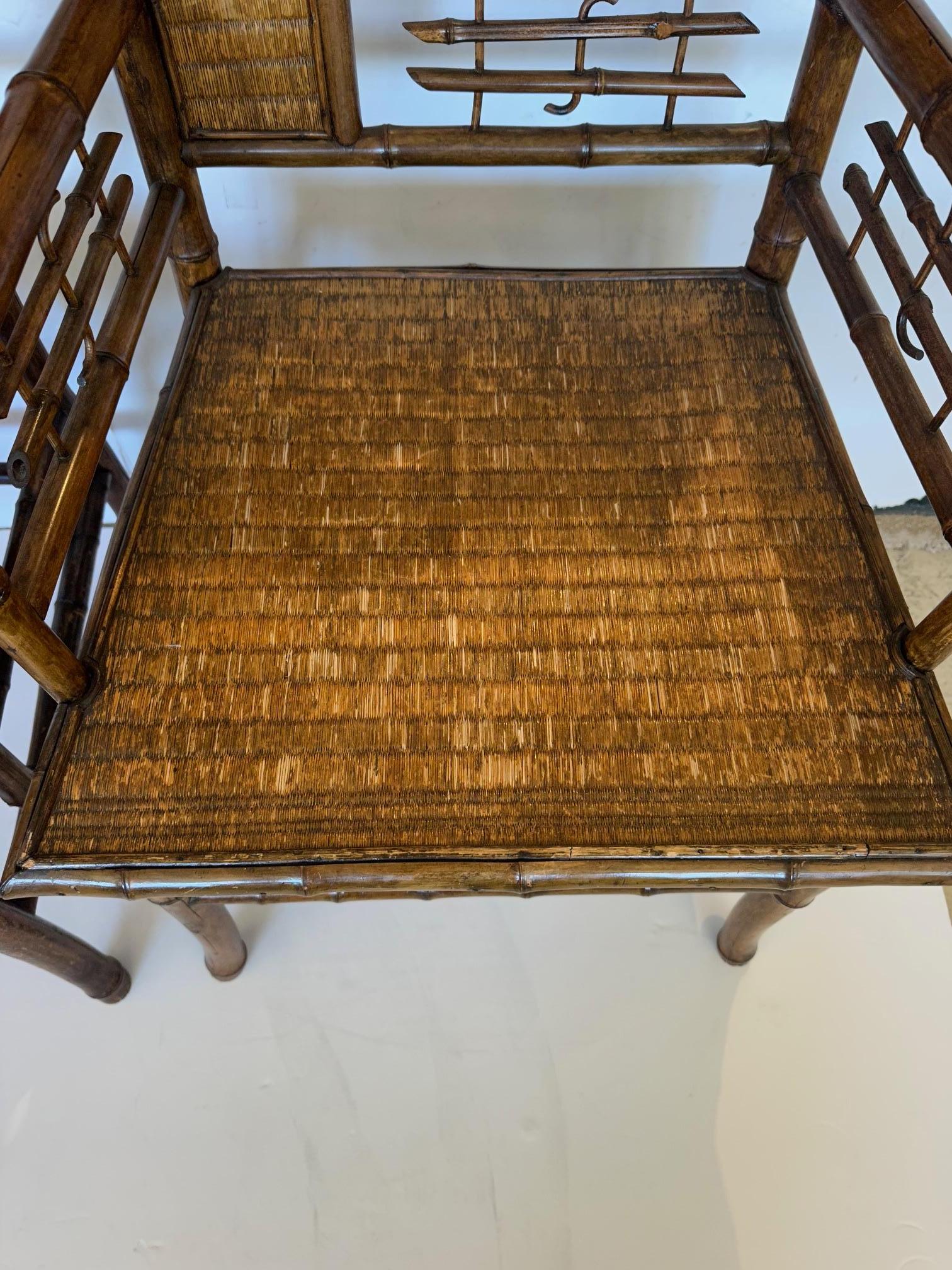 Incroyables fauteuils chinois anciens en rotin et bambou Bon état - En vente à Hopewell, NJ