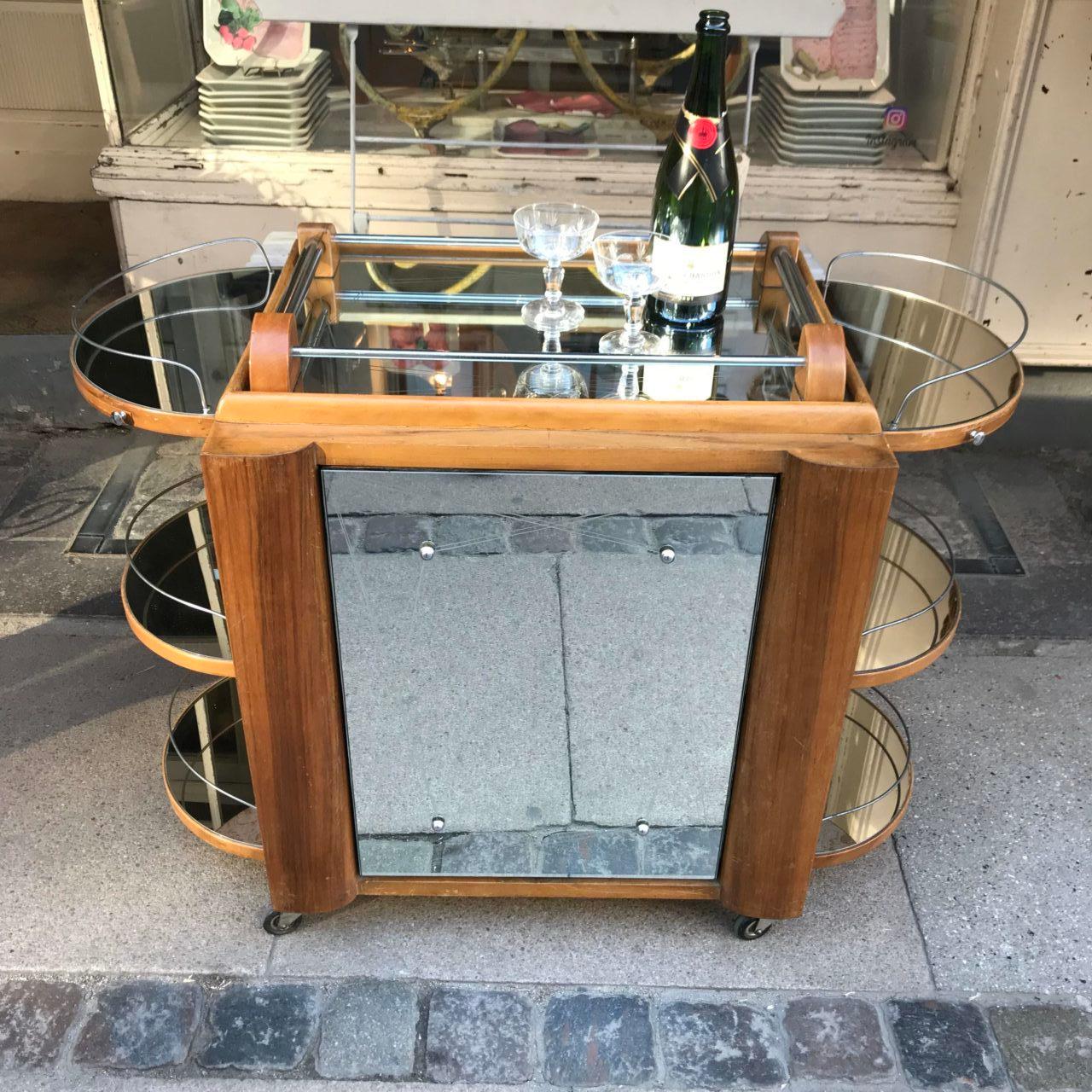 This wonderful French bar / drinks cart displays all the hallmark elements of the Classic cross Atlantic “ocean liner” Art Deco design of the 1930s. The rounded ends, with the polished chrome railings, draw parrallels with a ships deck. The etched