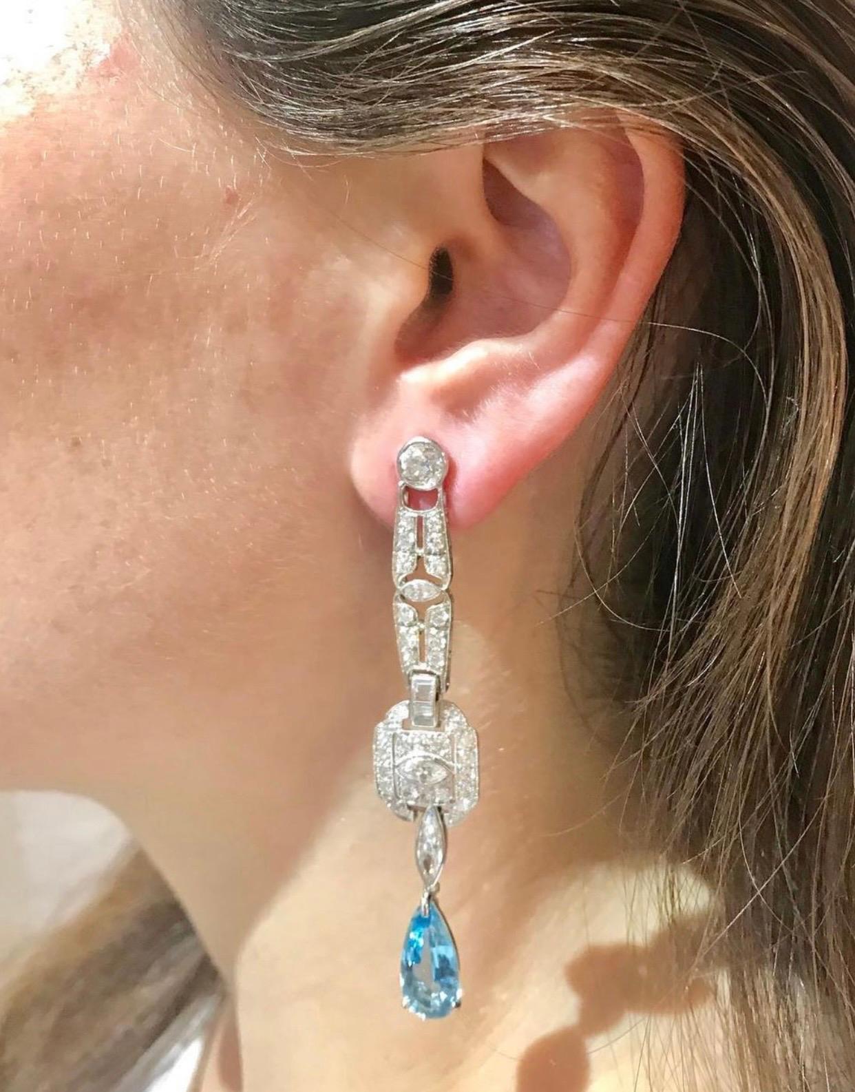 Incredible Art Deco Style Diamond & Aquamarine Platinum Chandelier Earrings (Art déco) im Angebot