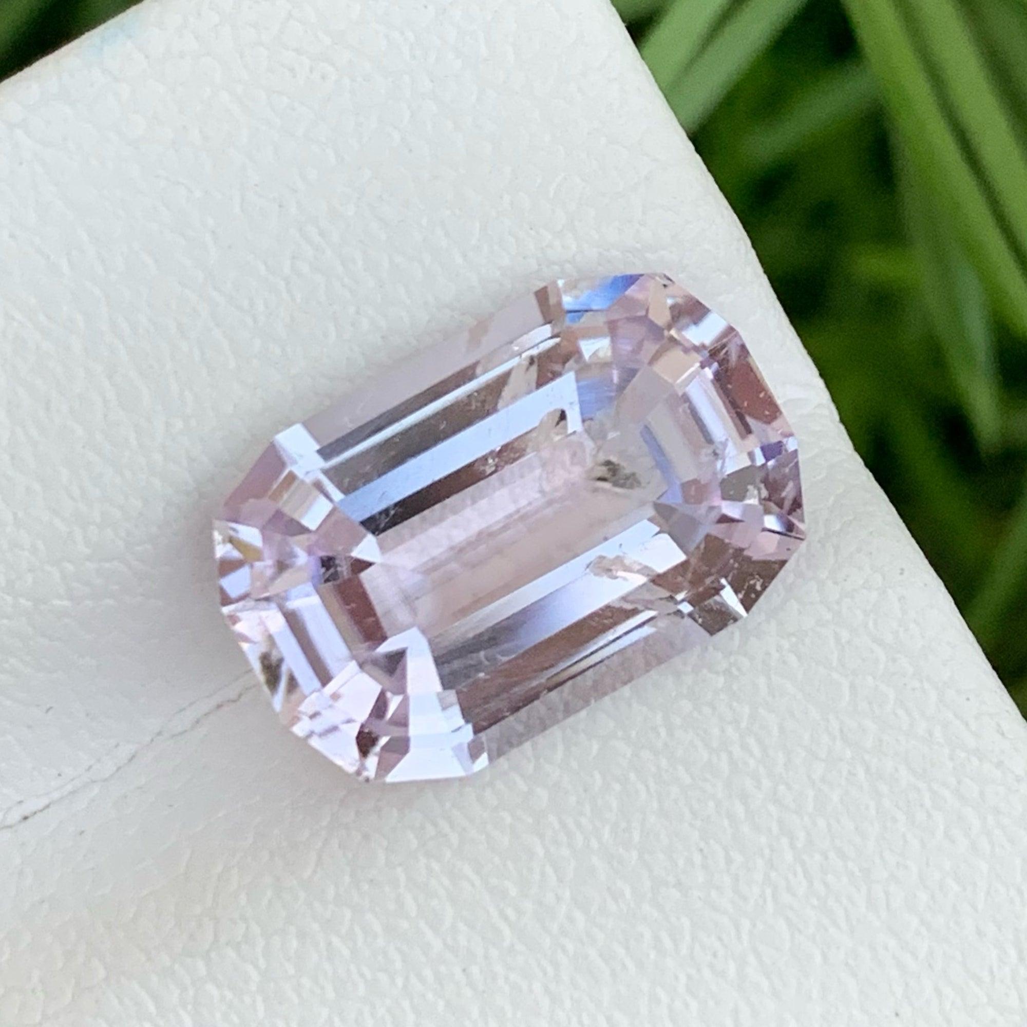 Modern Incredible Baby Pink Loose Kunzite Gemstone 6.75 Carats High Quality For Sale