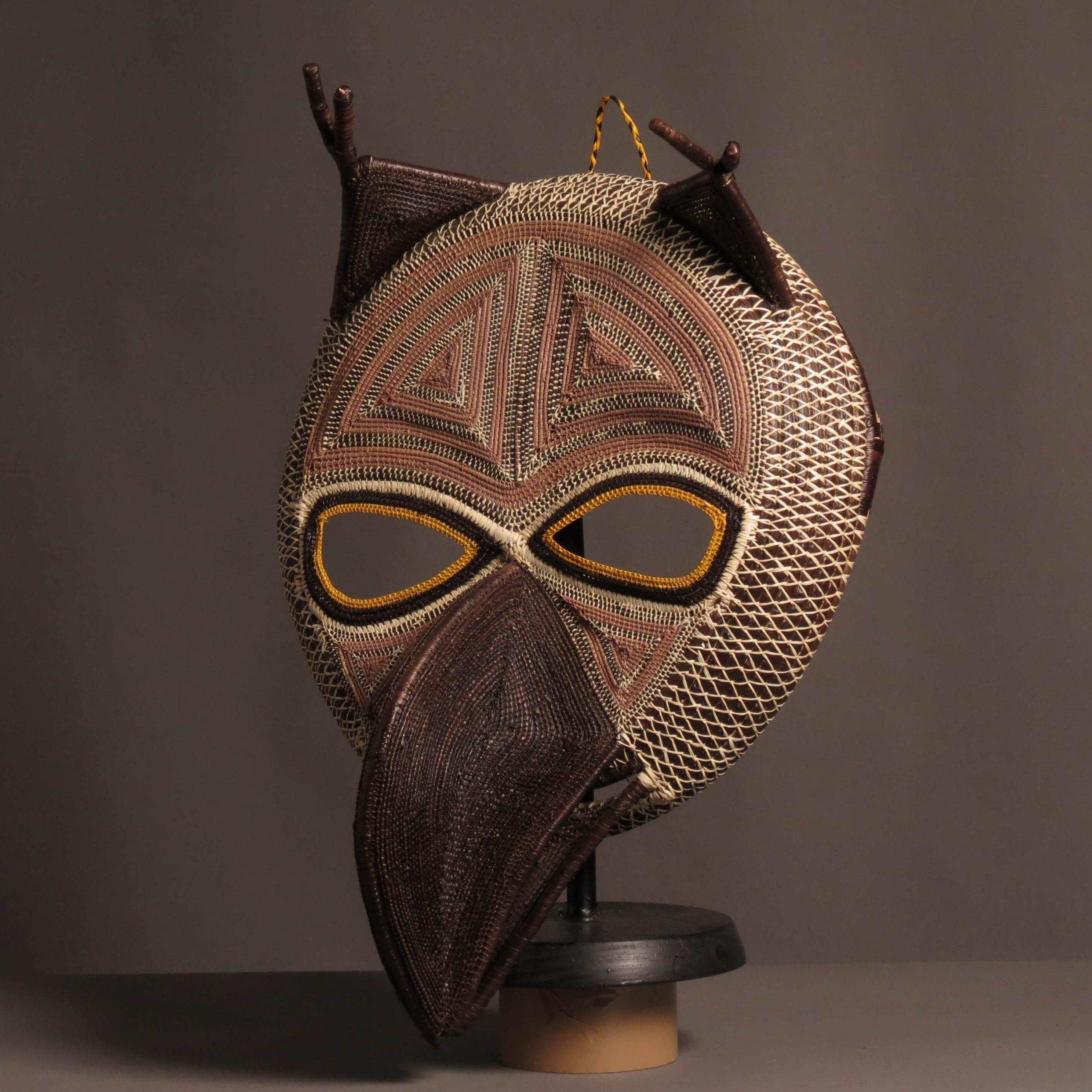 Panamanian Incredible bird mask from the rain forest For Sale