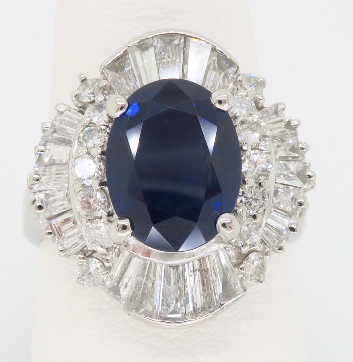 Regal Diamant & blauer Saphir Ballerina Ring aus Platin 

Edelstein: Blauer Saphir & Diamanten
Edelstein Karat Gewicht: 3.30CT
Diamant Karat Gewicht: 1.482CTW
Diamant-Schliff: Diamanten im runden Brillantschliff Diamanten im konischen