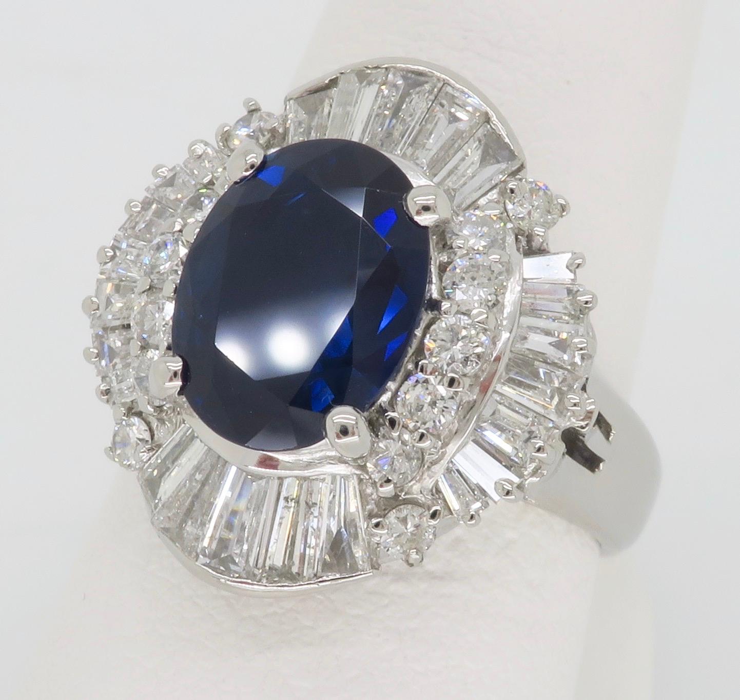 Unglaublicher Platin-Ring mit blauem Saphir und Diamant im Ballerina-Stil (Ovalschliff)