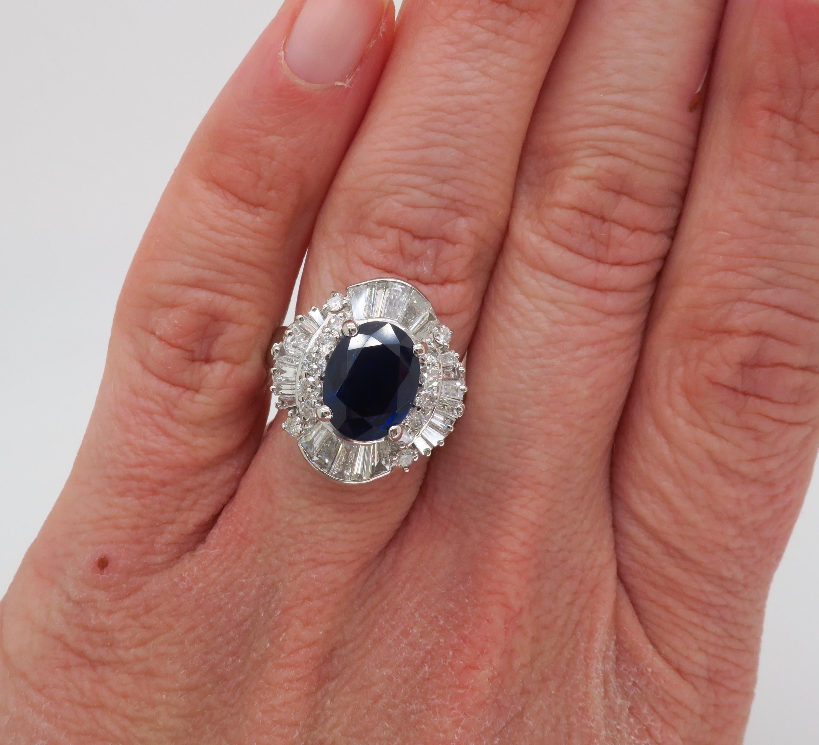 Unglaublicher Platin-Ring mit blauem Saphir und Diamant im Ballerina-Stil 3