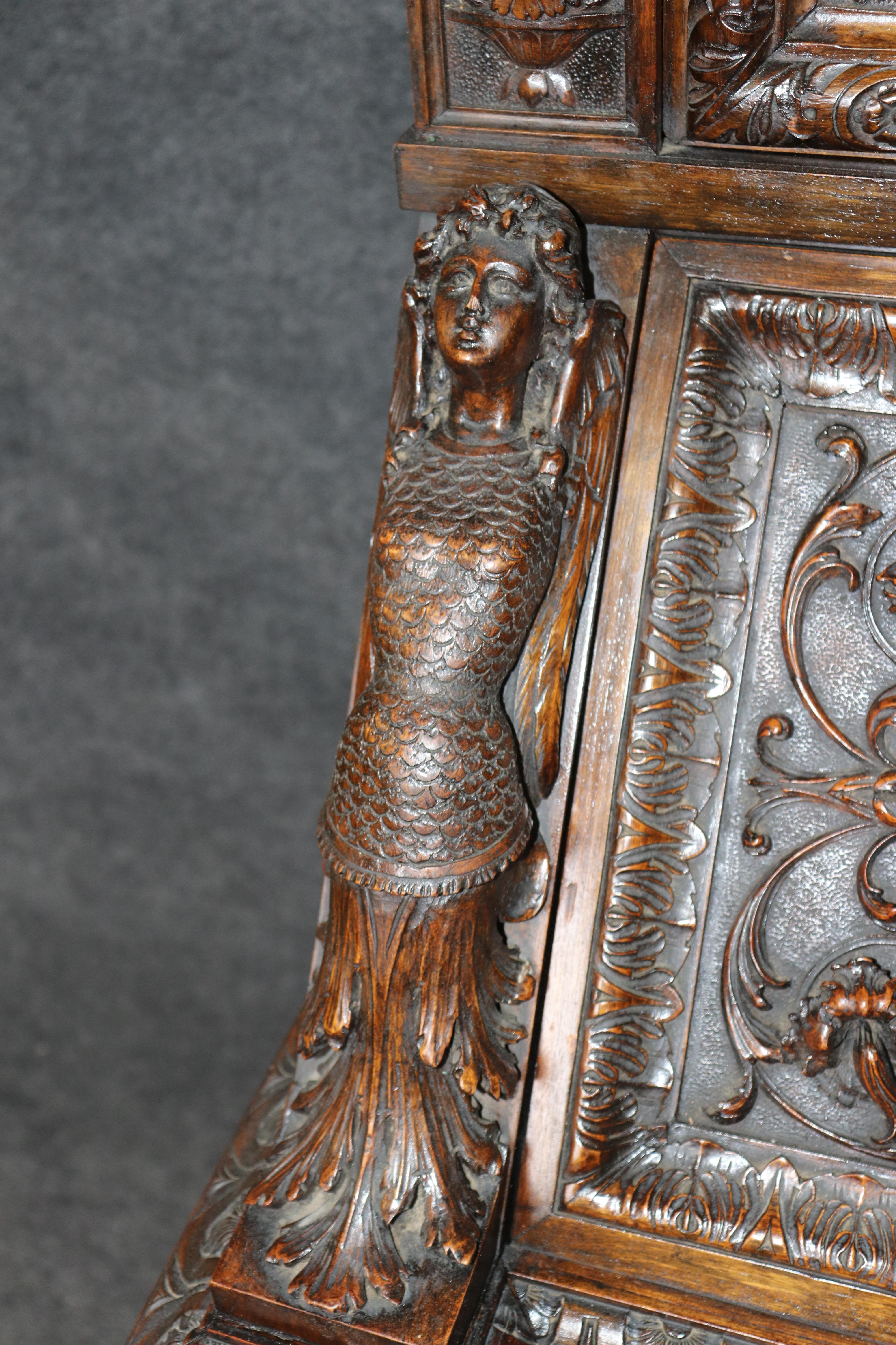 Incredible Carved Italian Luigi Frullini Narrow Figural Walnut Secretary Desk en vente 9