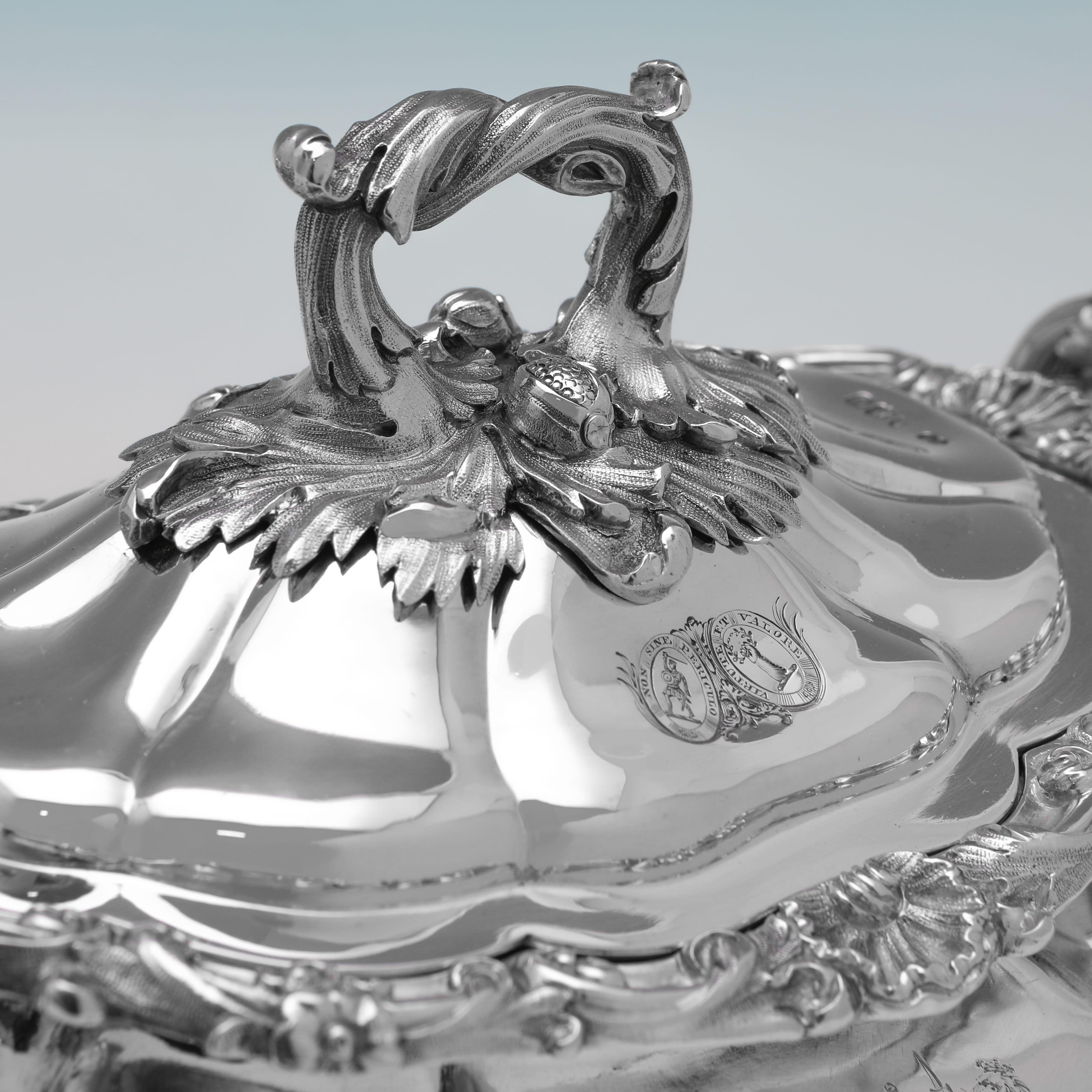 Argent sterling Incroyable ensemble de soupières de table à manger fabriqué à Londres en 1829 par William Reid en vente